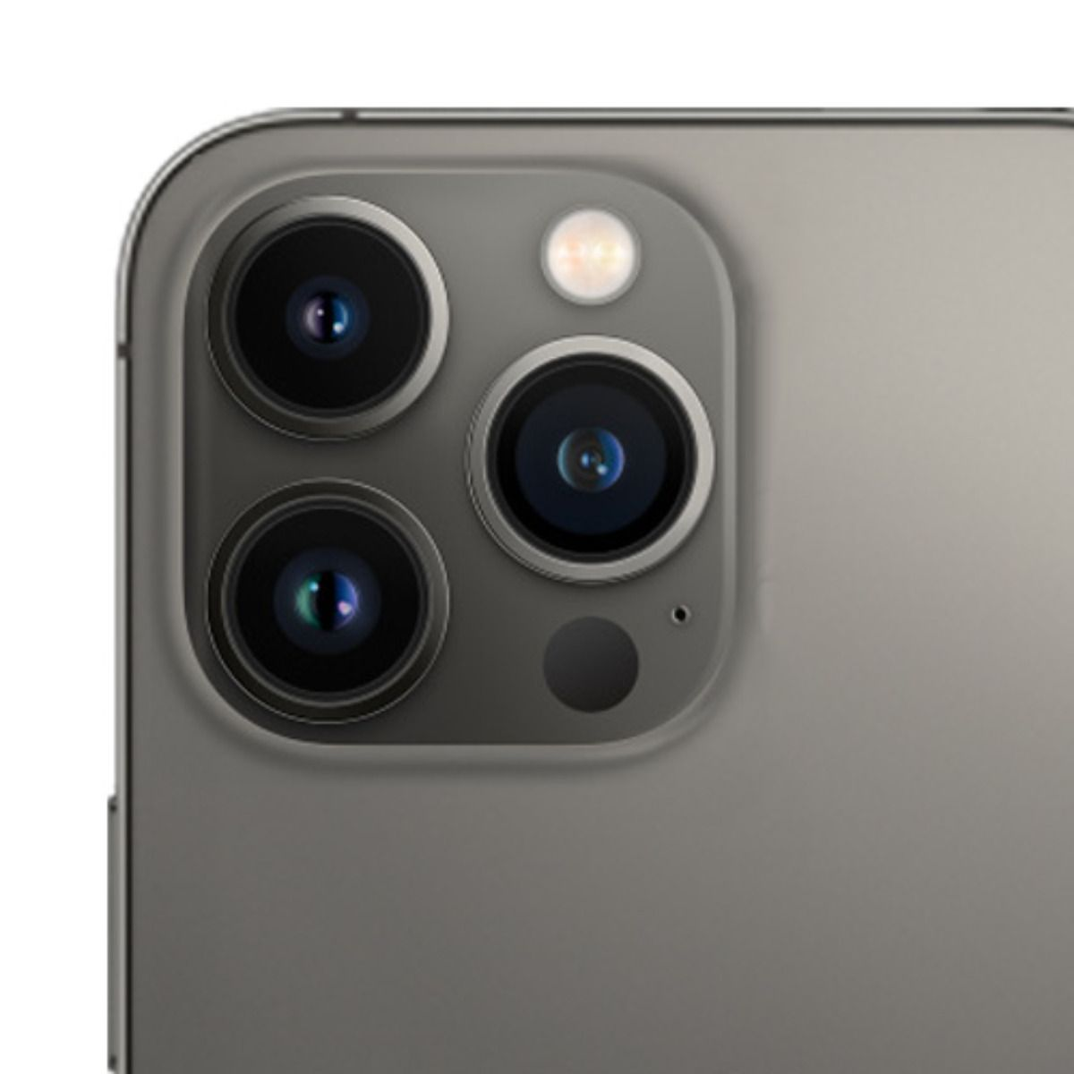 Nahaufnahme eines Smartphone-Kameramoduls mit drei Linsen und Blitz.