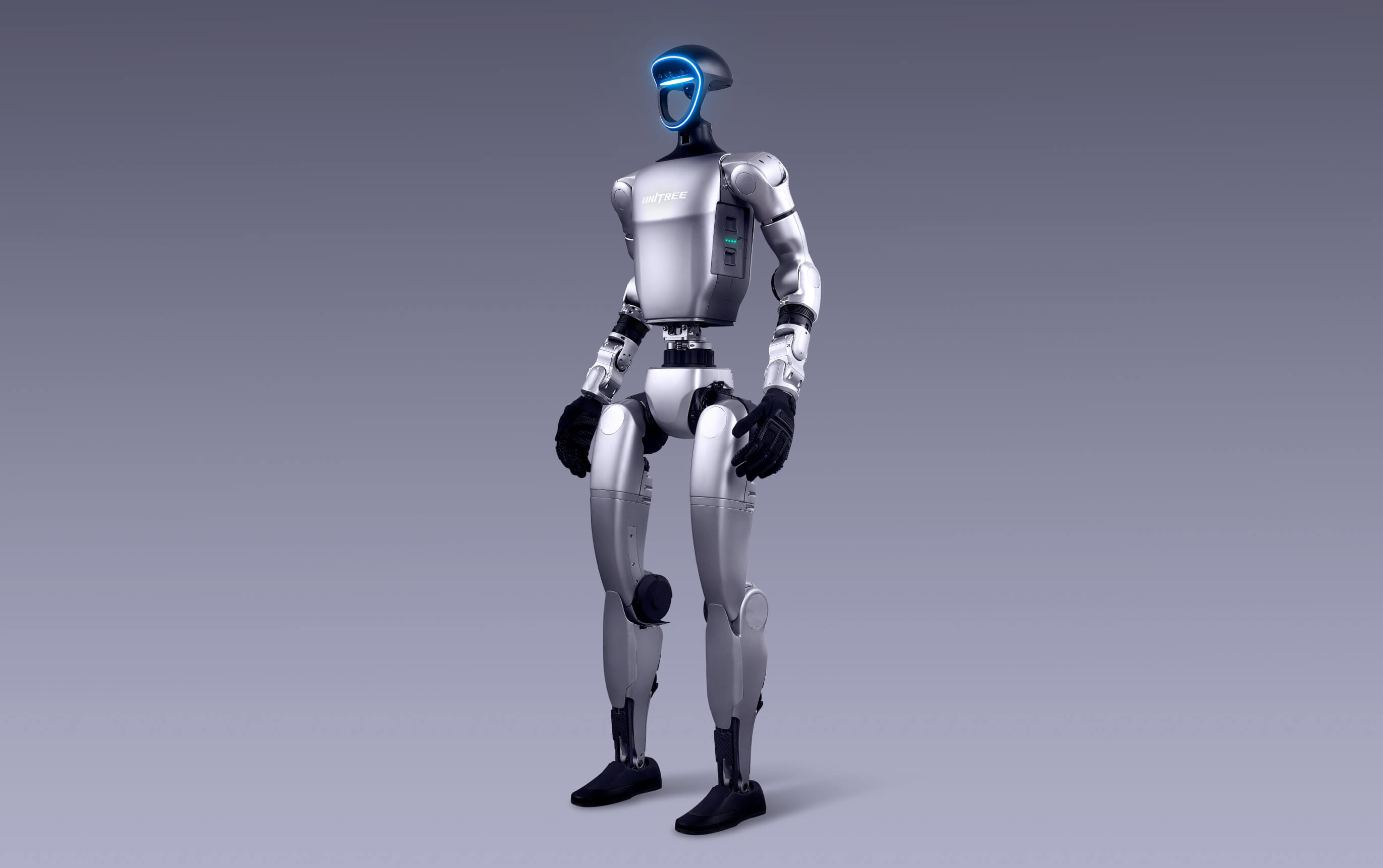 Ein silberner humanoider Roboter mit blau leuchtendem Visier steht auf grauem Hintergrund.