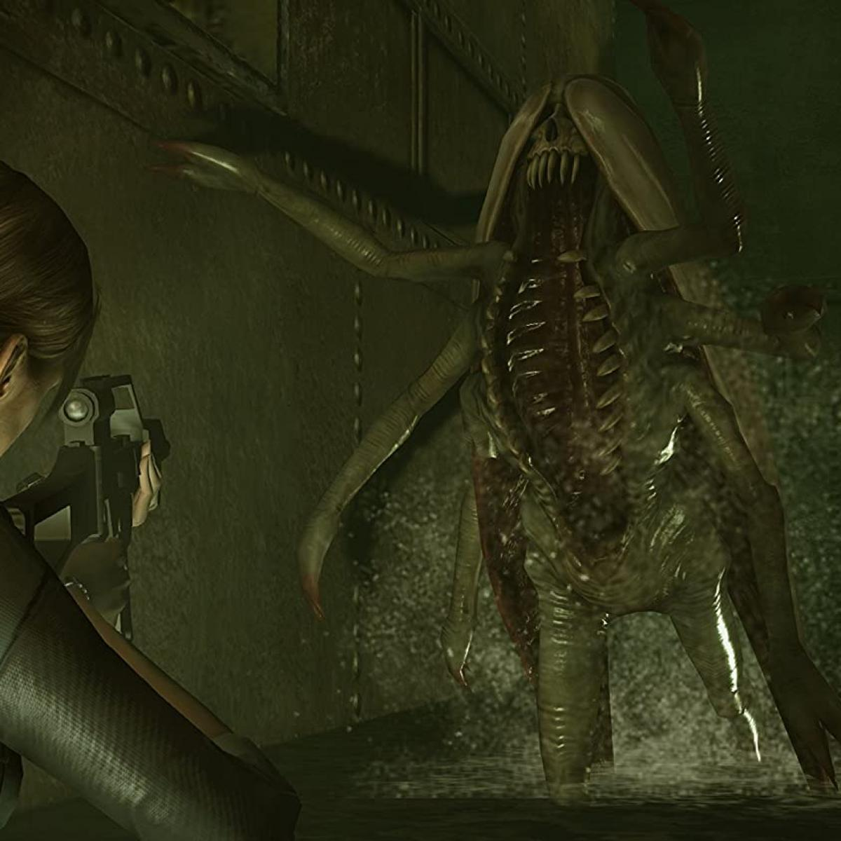 Kobieta z pistoletem staje naprzeciw groteskowej, wielorękiej istoty w ciemnym, wilgotnym otoczeniu.