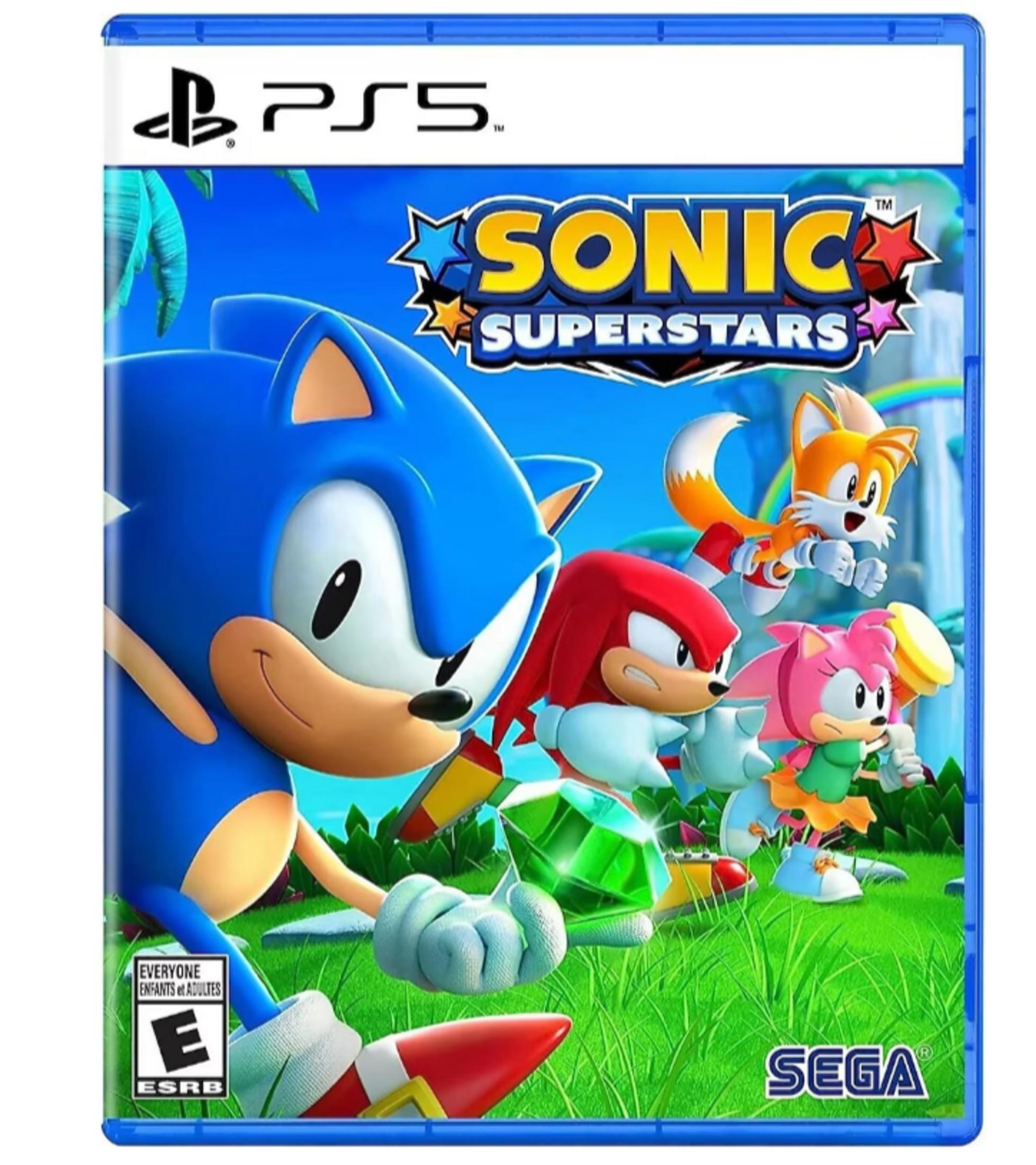 Sonic, Tails, Knuckles e Amy corrono su erba verde con cielo blu.