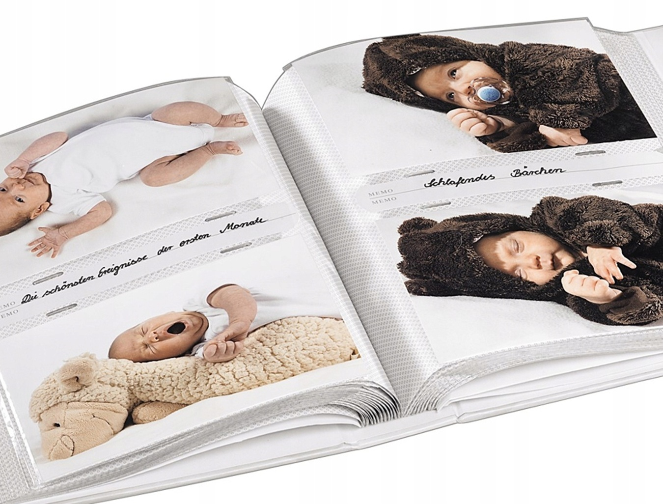 Album dla niemowląt z fotografiami dzieci w różnych strojach i pozach.