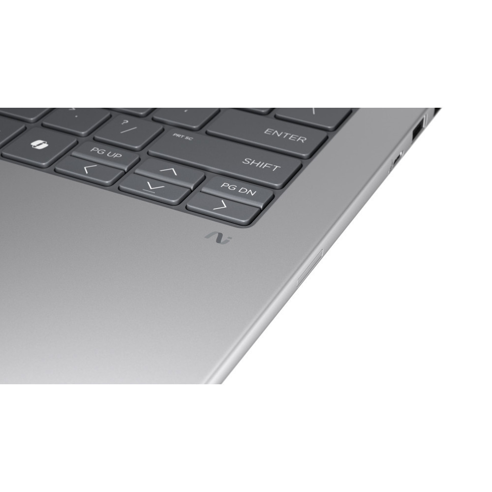 Gümüş laptop klavye detayı ok tuşları, Shift ve Enter tuşları ile.