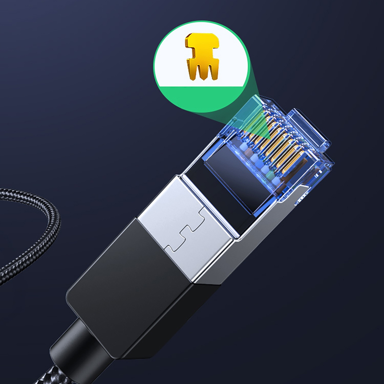 Zbliżenie srebrnego i czarnego złącza kabla Ethernet ze złotymi pinami i zieloną ikoną koła.