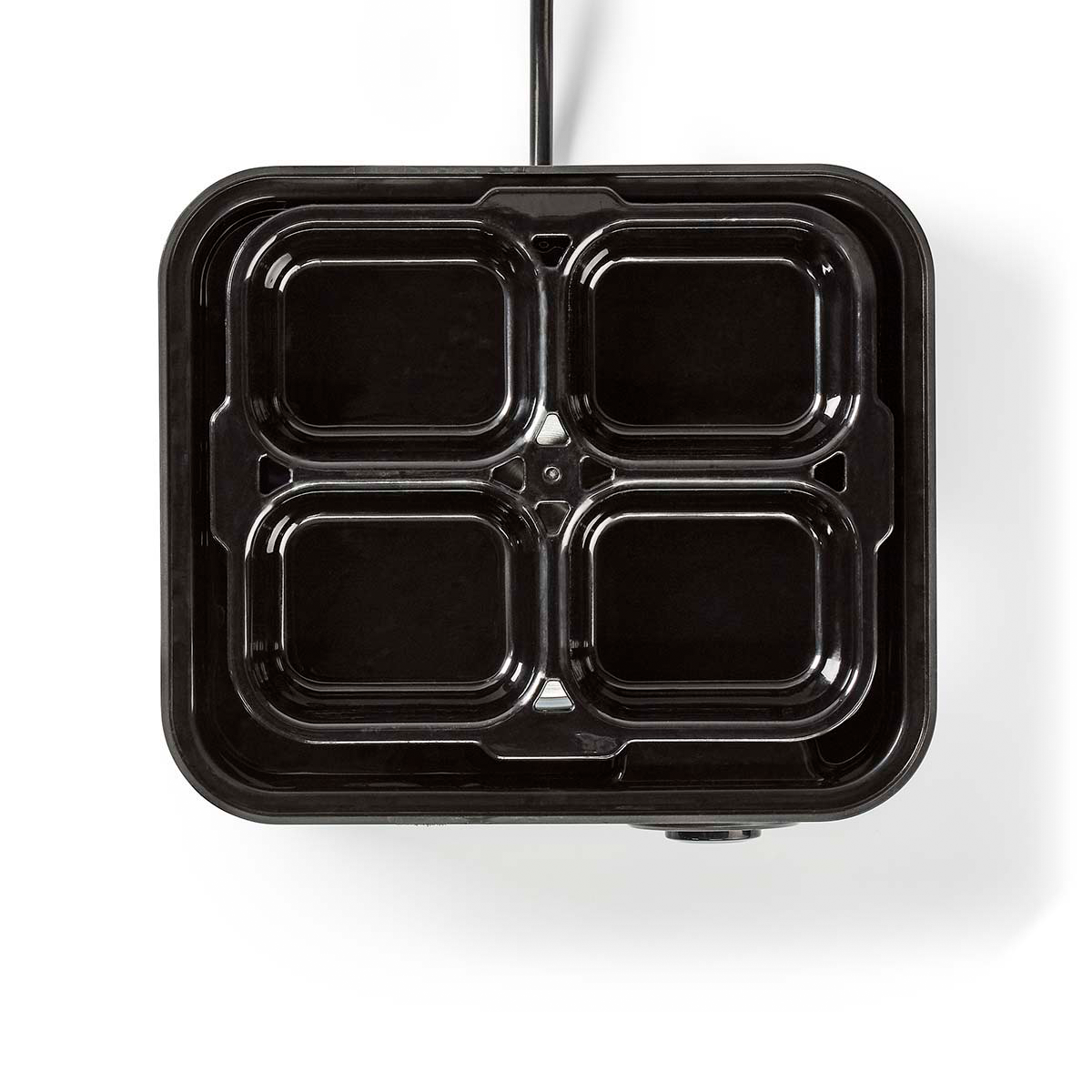 Czarny prostokątny przyrząd z czterema kwadratowymi zagłębieniami do pieczenia.