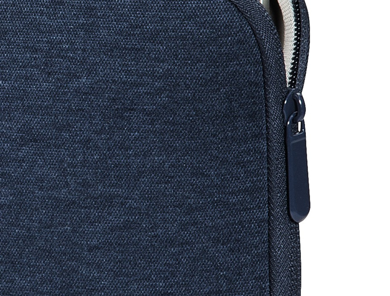 Granatowa torba z tkaniny z zamkiem błyskawicznym i suwakiem.