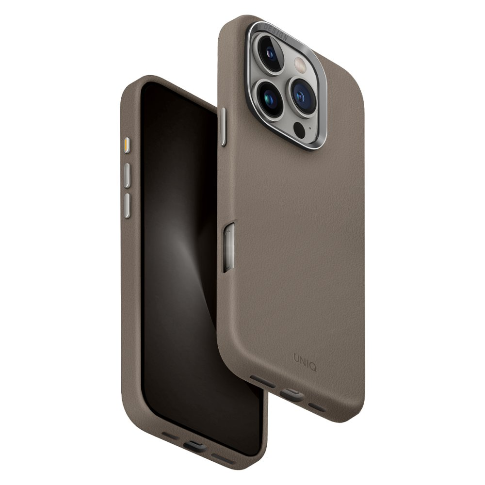 Üç kamera lensli kahverengi telefon kılıfı, bir akıllı telefonda.