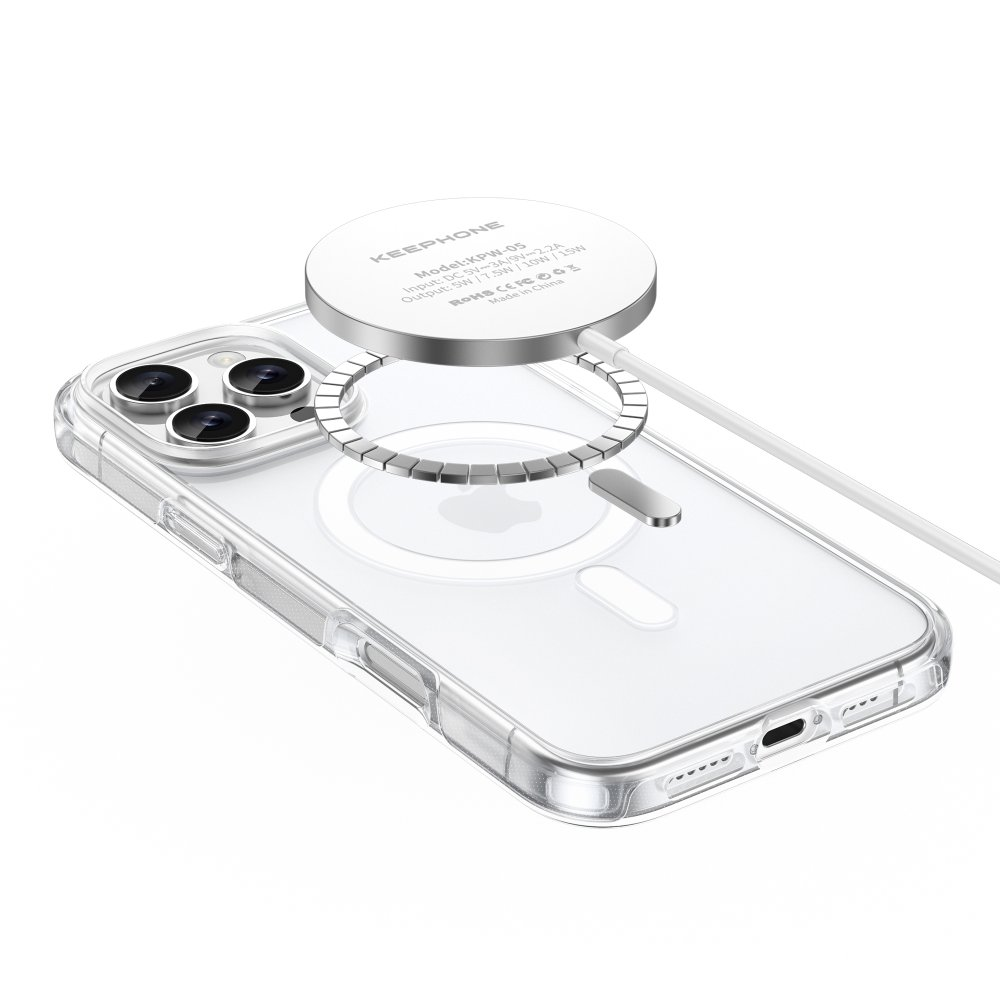 Şeffaf iPhone kılıfının üzerinde beyaz bir Keephones manyetik şarj cihazı duruyor. Metin model ve watt bilgisini gösteriyor.