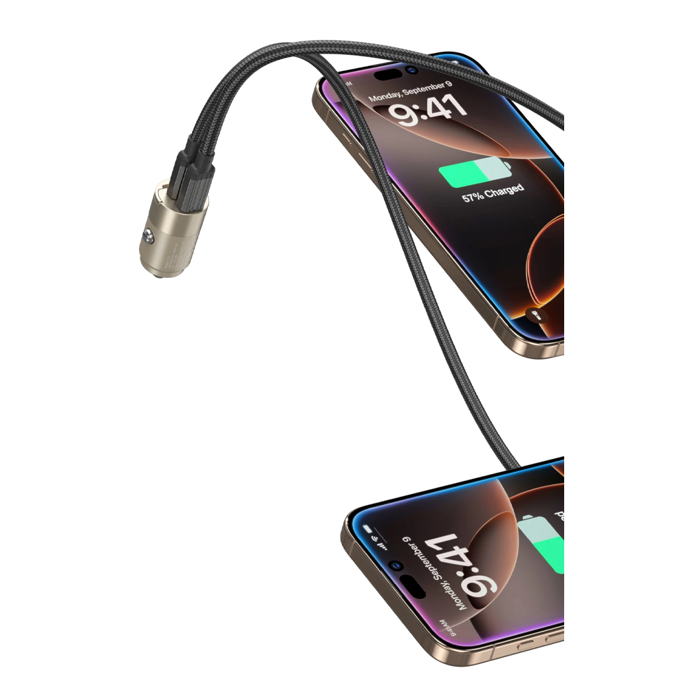 İki iPhone kabloyla şarj oluyor. Bir şarj cihazı fişi görünüyor.