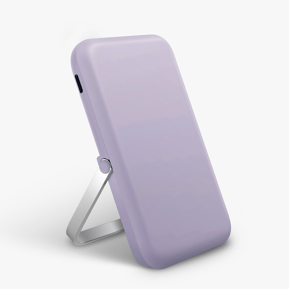 Beyaz arka plan üzerinde gümüş standlı mor powerbank.
