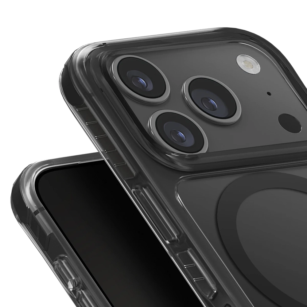 Üç kamera lensi ve flaşı olan şeffaf telefon kılıfı.