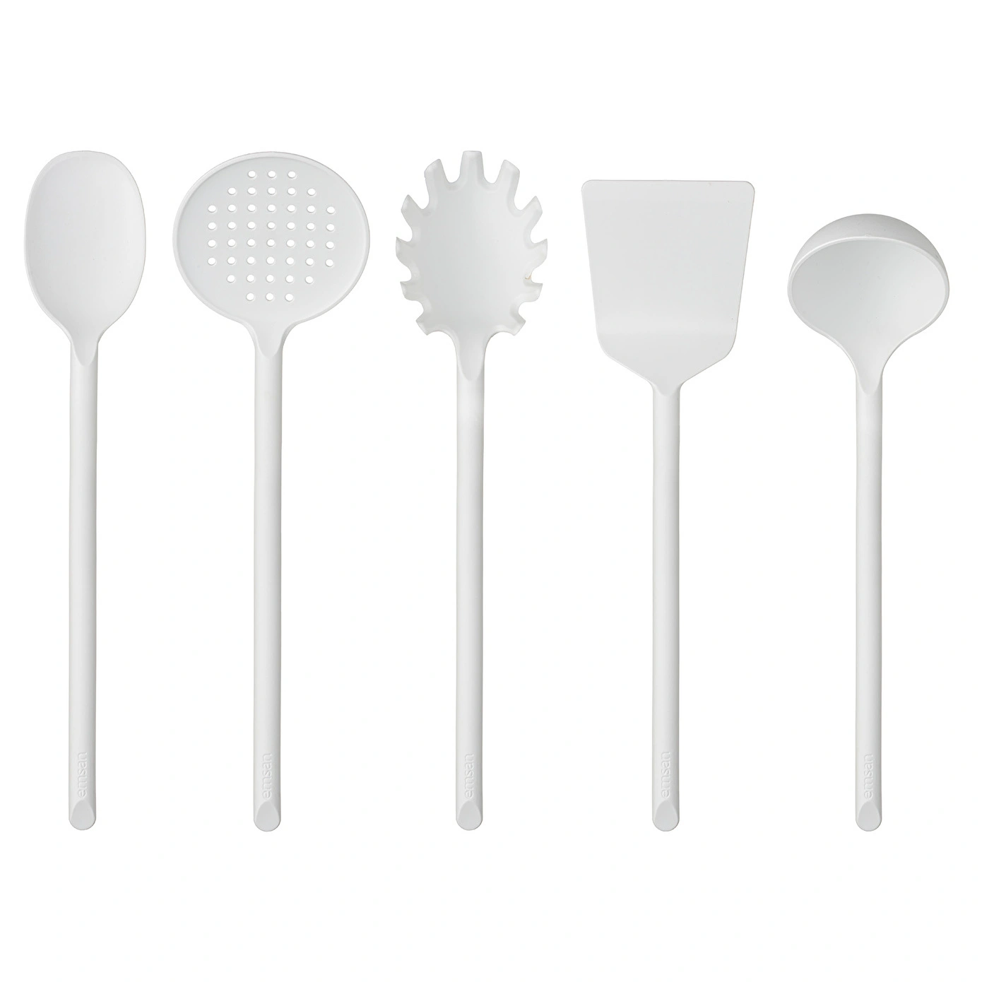 Beş beyaz mutfak gereci: kaşık, süzgeçli kaşık, spagetti servis kaşığı, spatula, kepçe.
