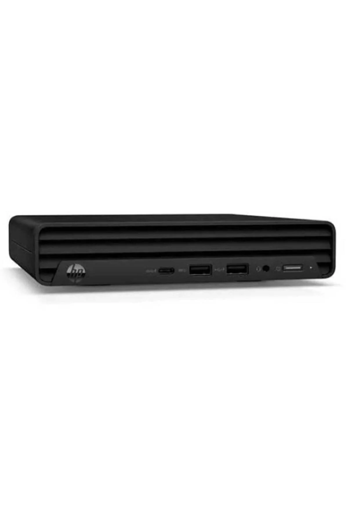 Havalandırma delikleri ve ön portlara sahip siyah mini PC.