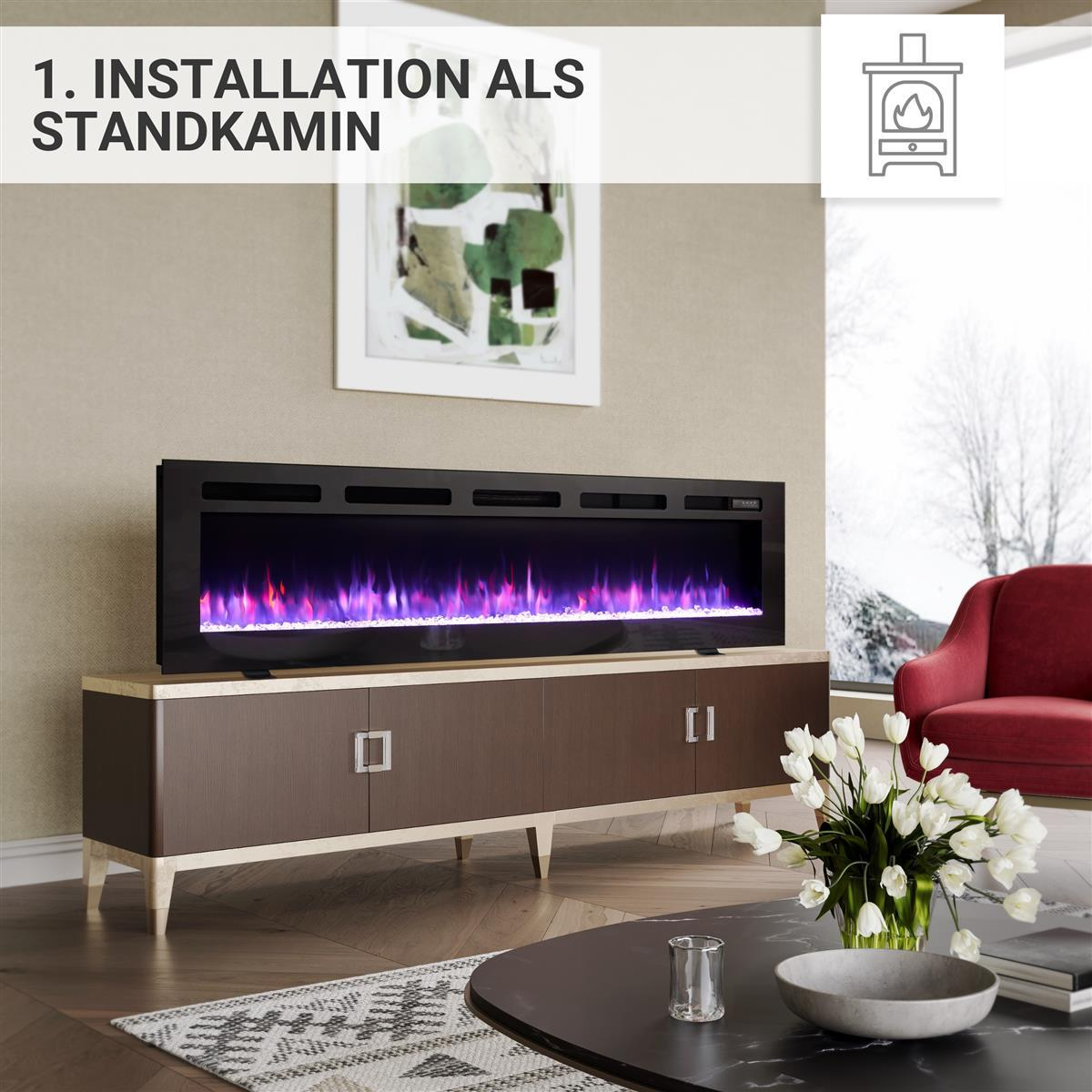 Ein langer, schwarzer Elektrokamin mit lila Flammen auf einem dunklen Schrank.