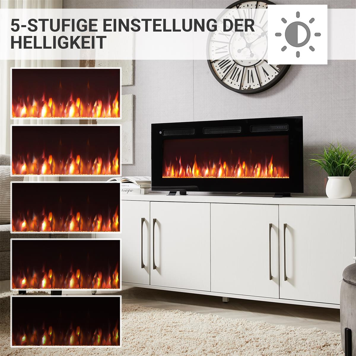 Ein elektrischer Kamin auf einem weißen Schrank, mit fünf Helligkeitseinstellungen links. Eine große Uhr ist im Hintergrund.
