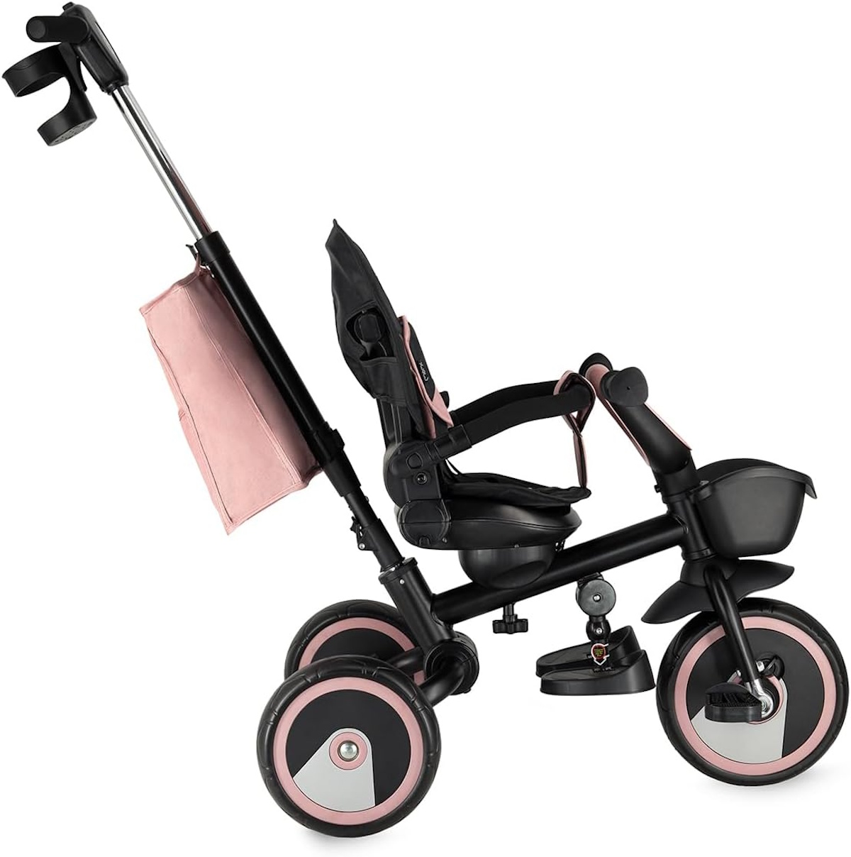 Ein schwarzes und pinkes Kinderdreirad mit Schiebegriff, einem Sitz mit Sicherheitsgurten, Fußstützen und einem Ablagekorb.