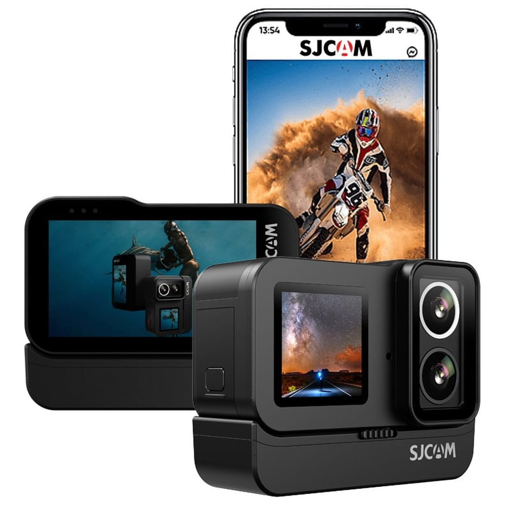 Actiecamera met smartphone die motorrijder en sterrenhemel toont.