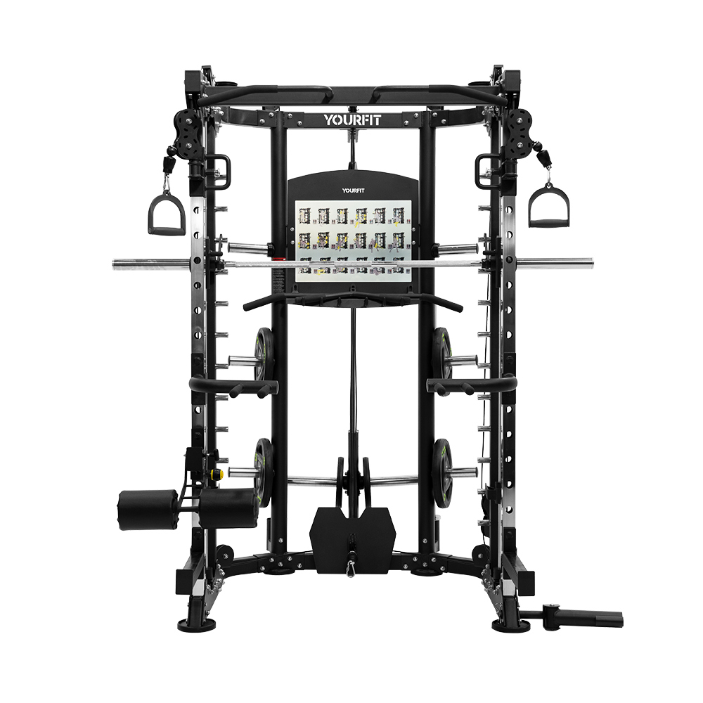 Una máquina de gimnasio multifuncional negra con barra, pesas y pantalla.