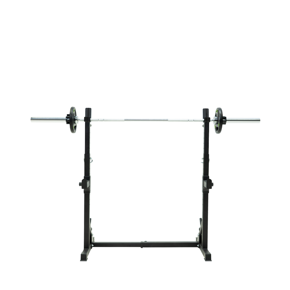 Un soporte de sentadillas negro con barra y discos.