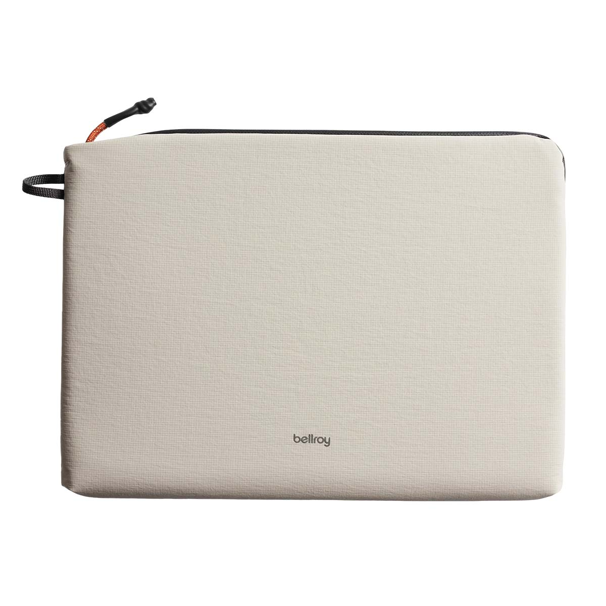 Una pochette color crema con zip nera e un piccolo tiretto.