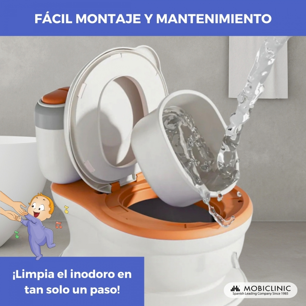 Un orinal infantil naranja y blanco se enjuaga con agua. Un bebé baila cerca.