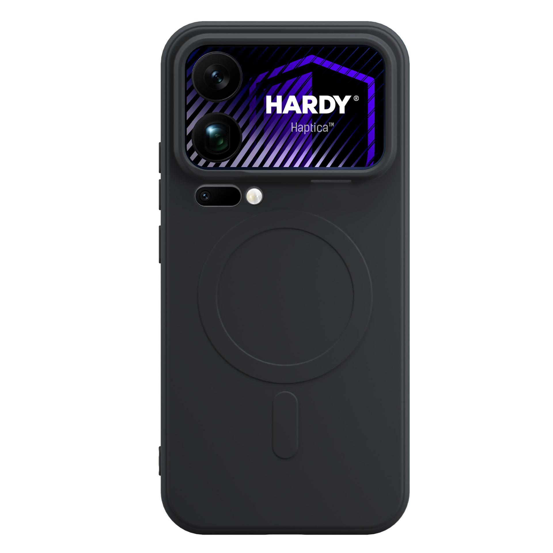 Czarne etui na telefon z aparatami i logo.