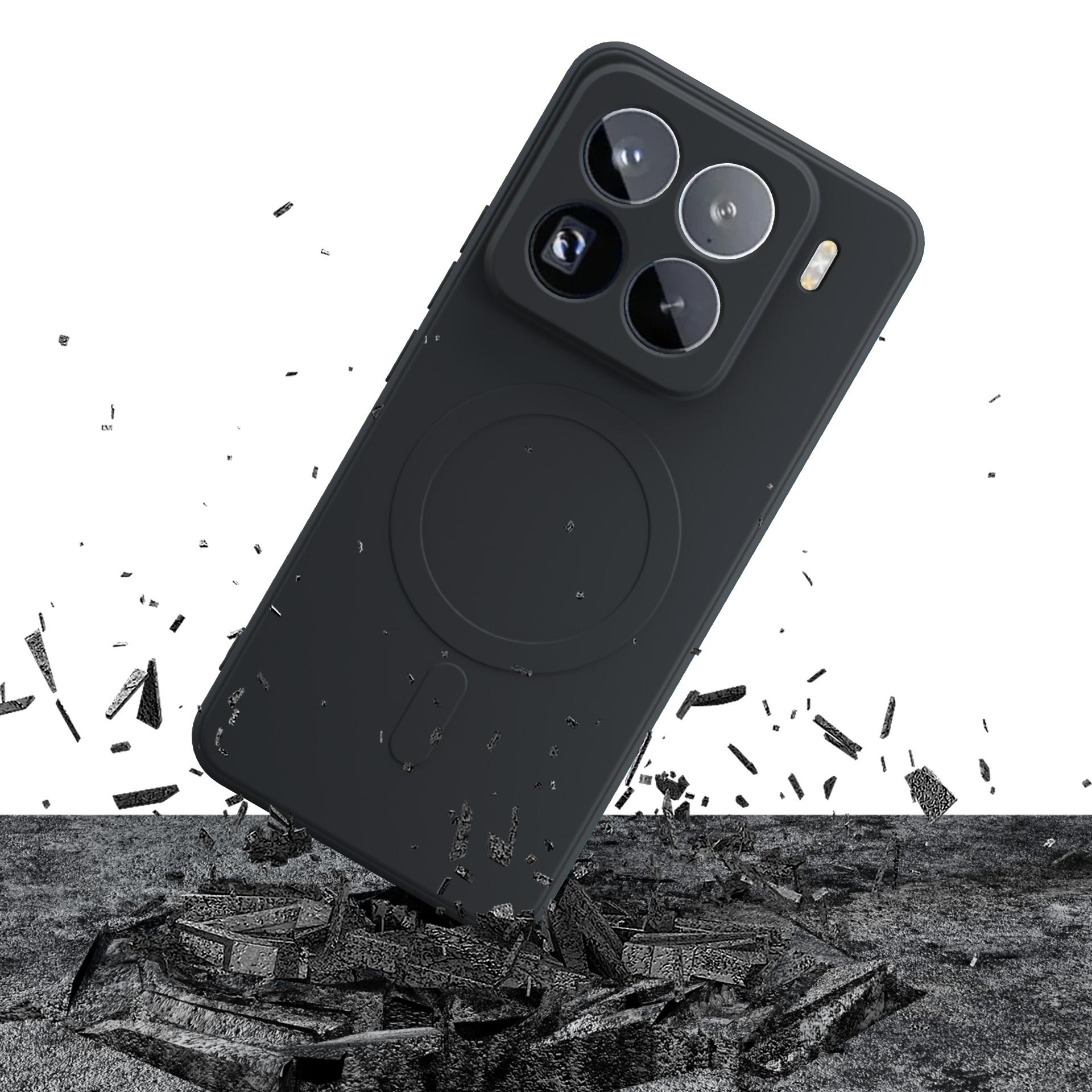Czarny smartfon z potrójnym aparatem spada na połamane podłoże.