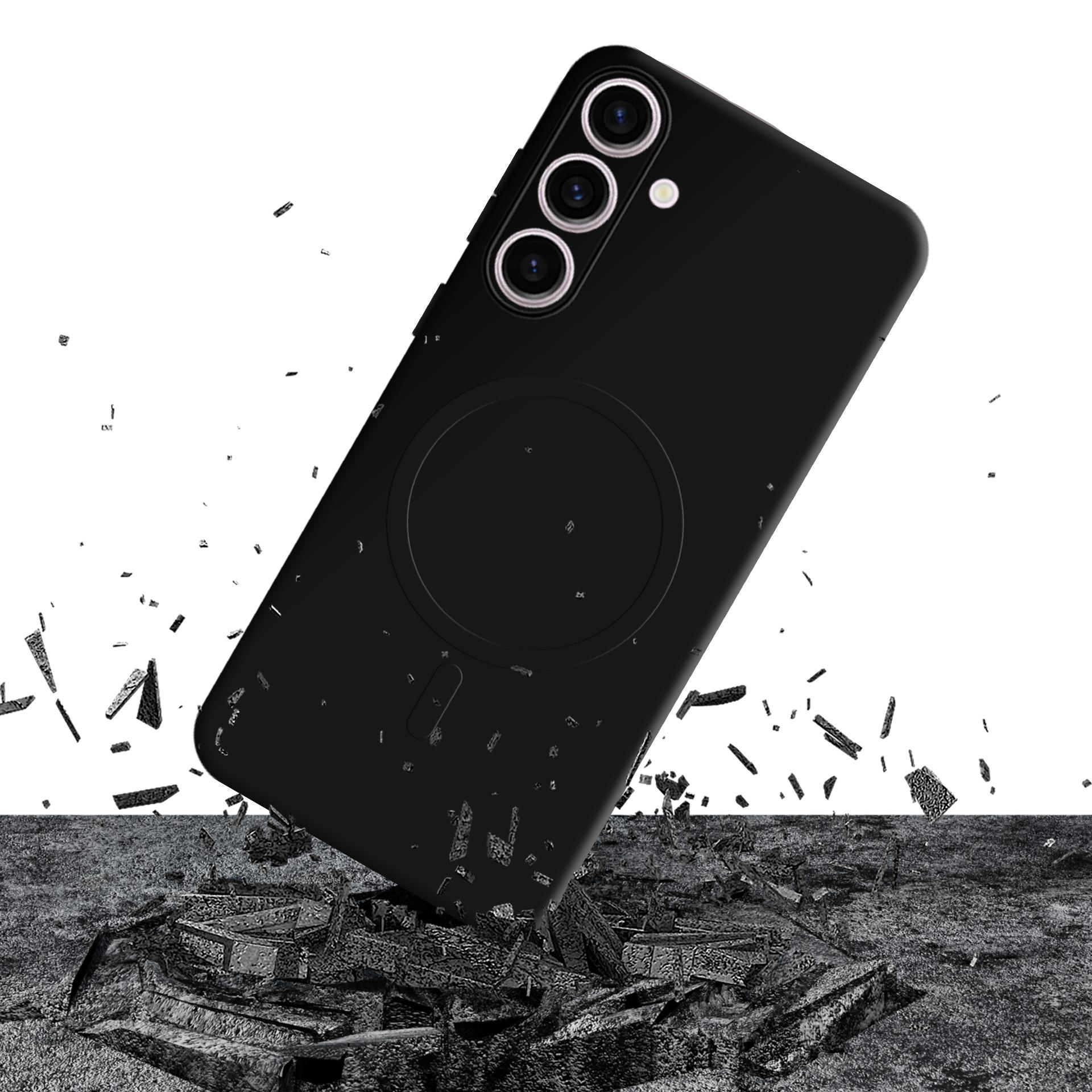 Czarny telefon z aparatami spada na zniszczone podłoże, lecą szczątki.