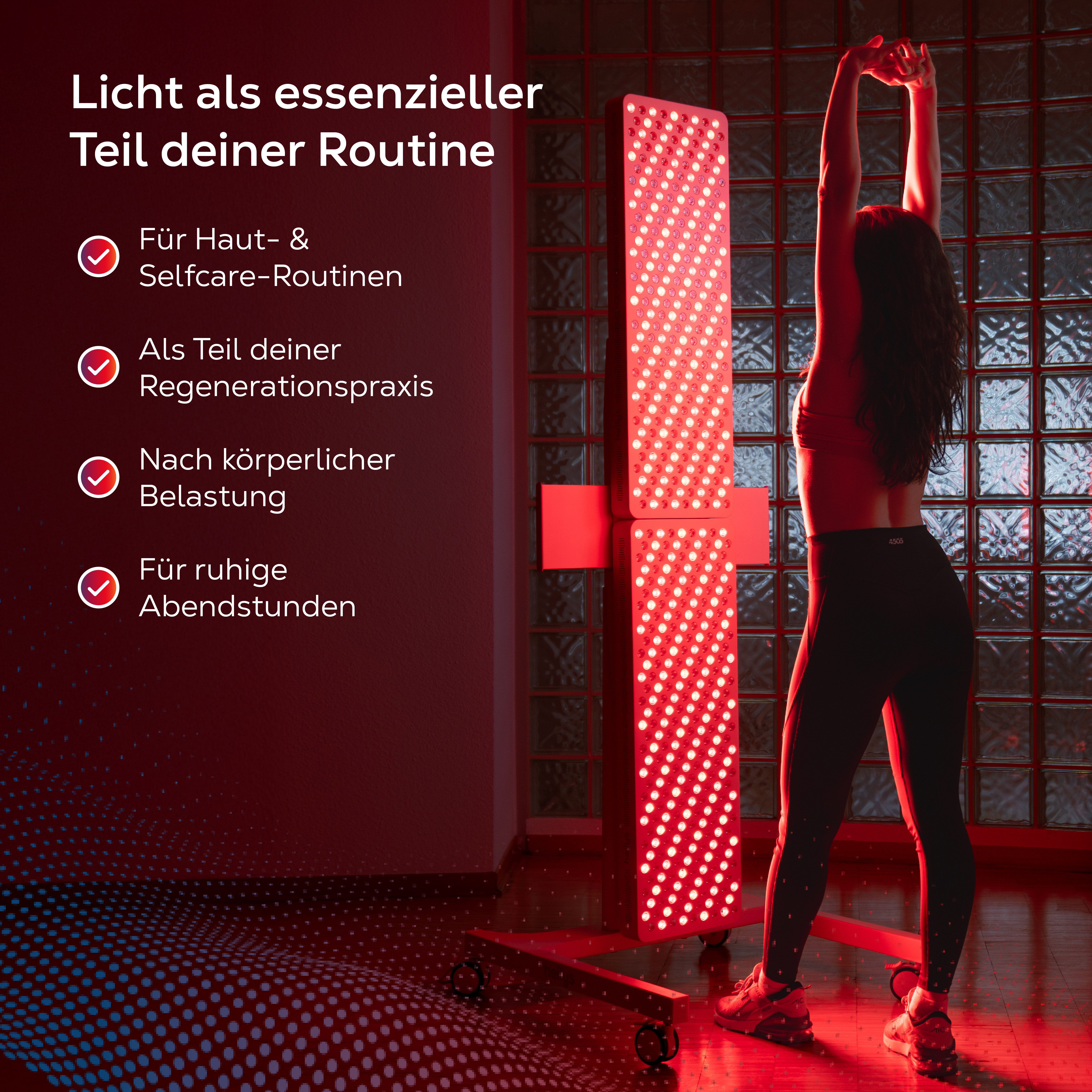 Eine Frau dehnt sich vor einer roten LED-Lichttherapie-Platte.