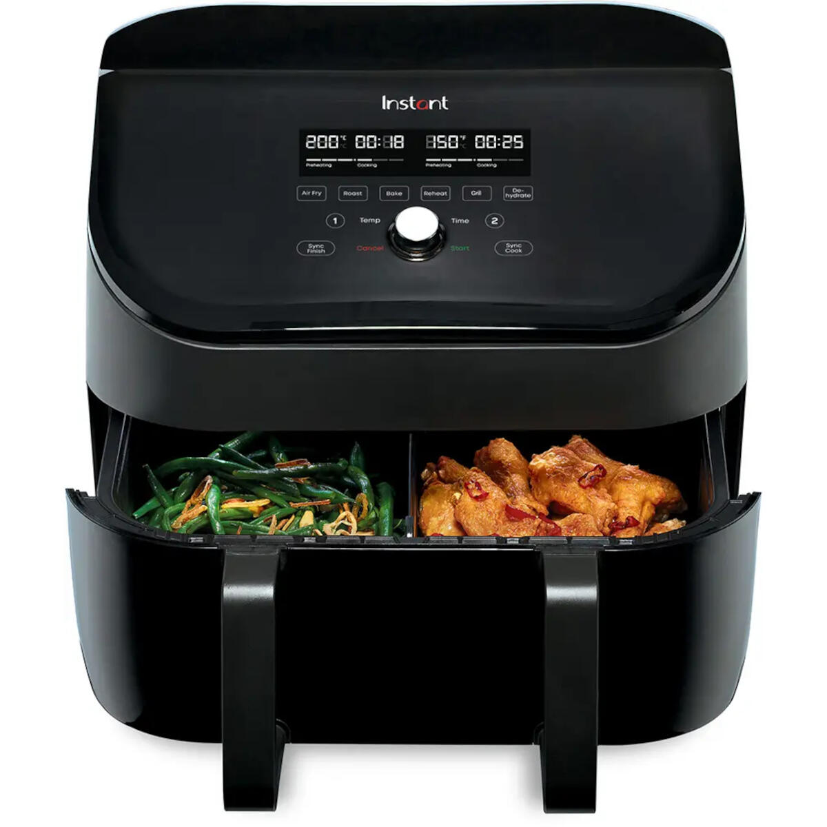 Czarna frytkownica beztłuszczowa z dwoma koszami, wypełniona fasolką szparagową i udkami kurczaka.