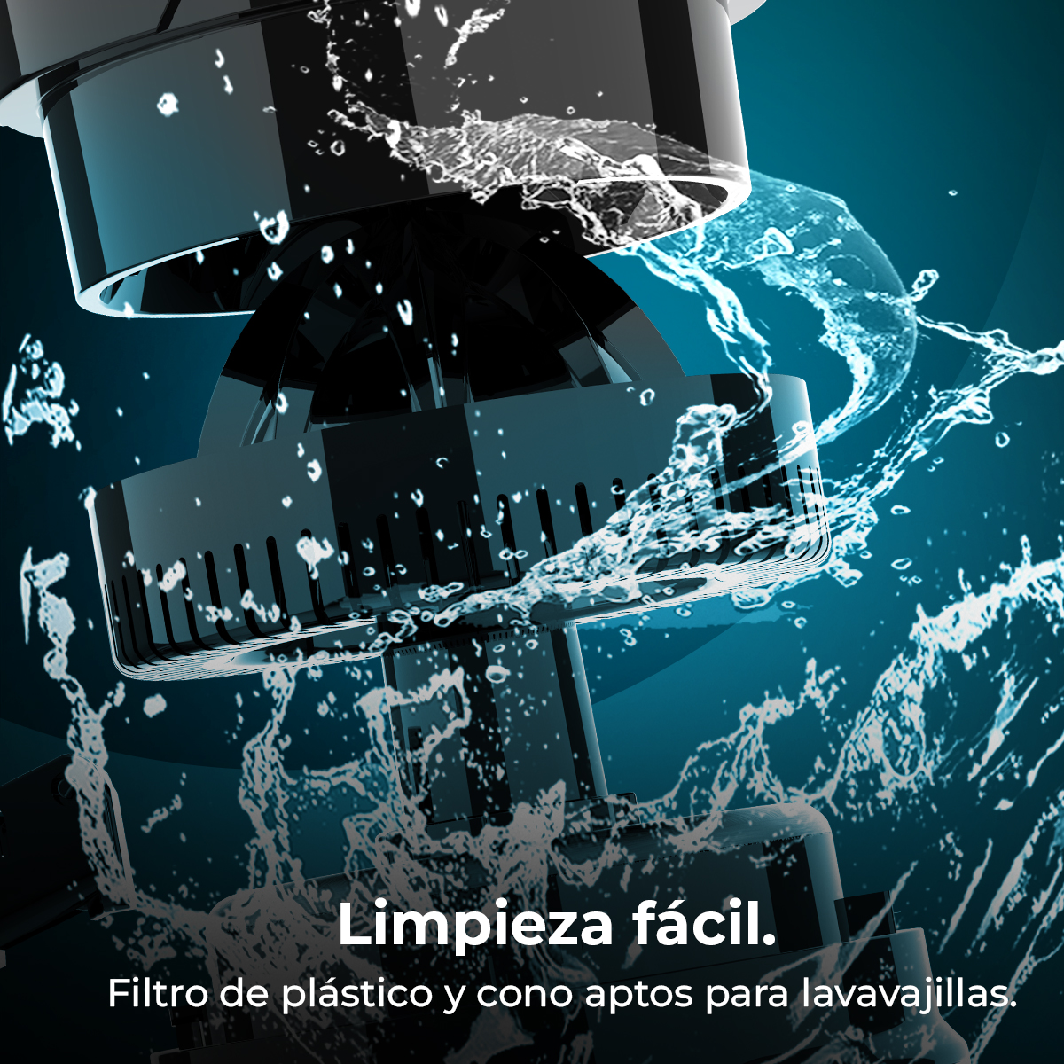 Un filtro di plastica nero schizza acqua. Pulizia facile.