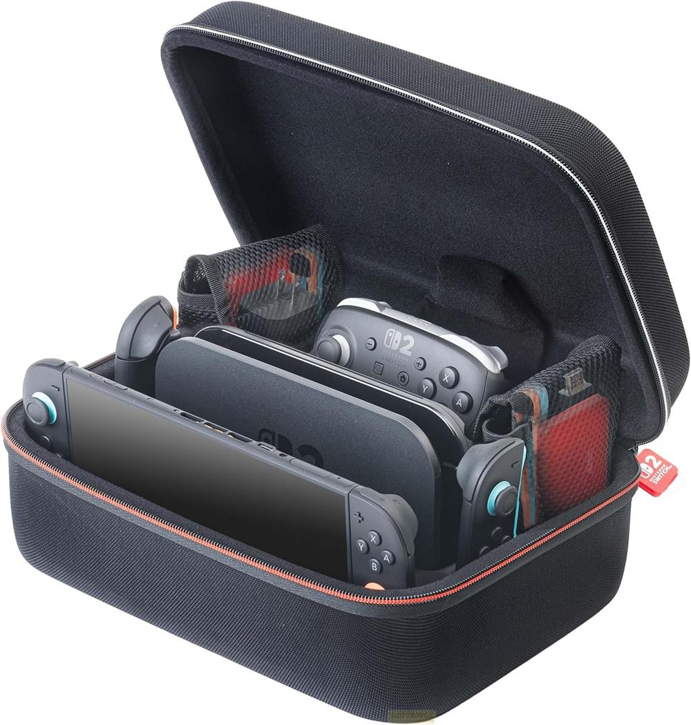 Custodia nera con Nintendo Switch, controller e accessori all'interno.