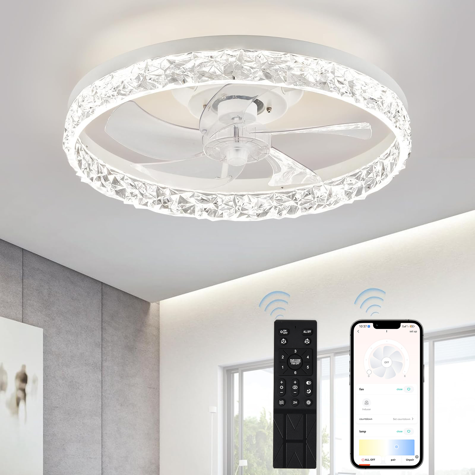 Un moderno ventilador de techo blanco con luz de cristal y mando, más una app.