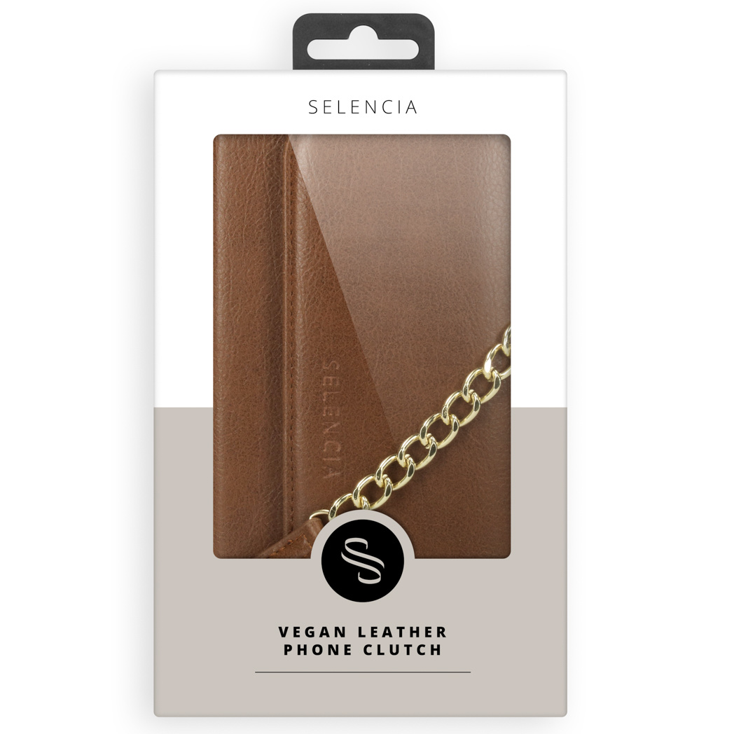 Bruine vegan lederen telefoon clutch met gouden ketting in verpakking.
