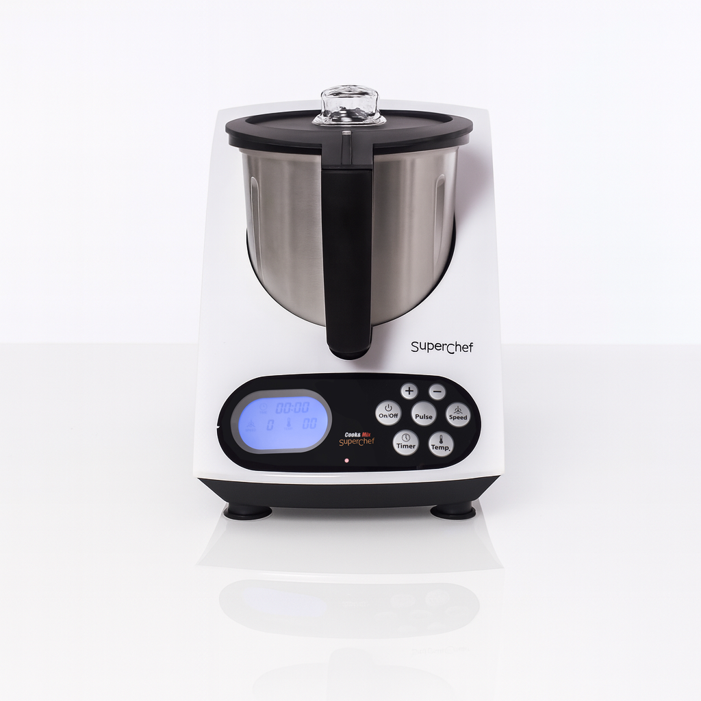 Un robot de cocina blanco con bol de acero inoxidable y asa negra. Pantalla digital.