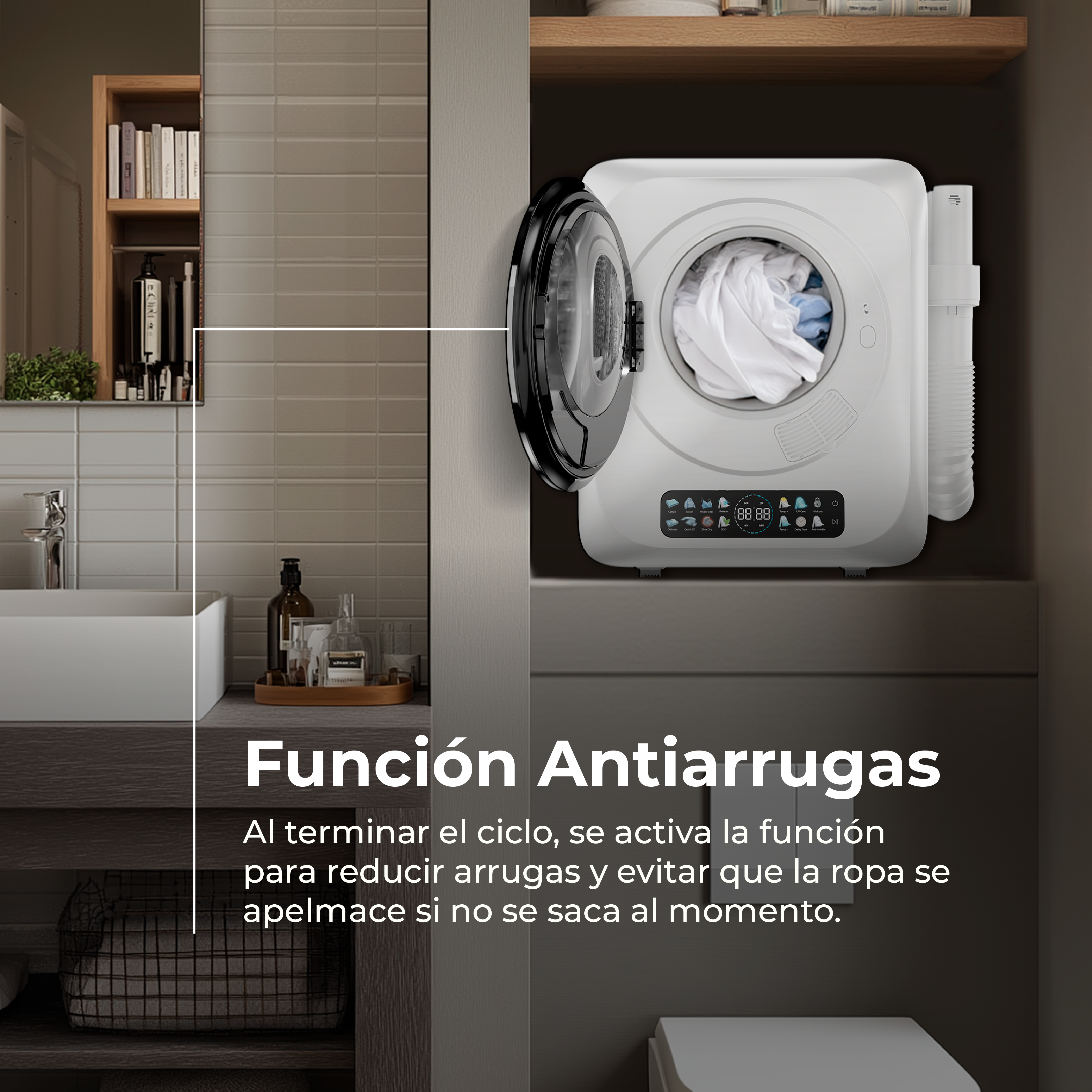 Una lavadora blanca con la puerta abierta y ropa dentro, junto a una estantería.