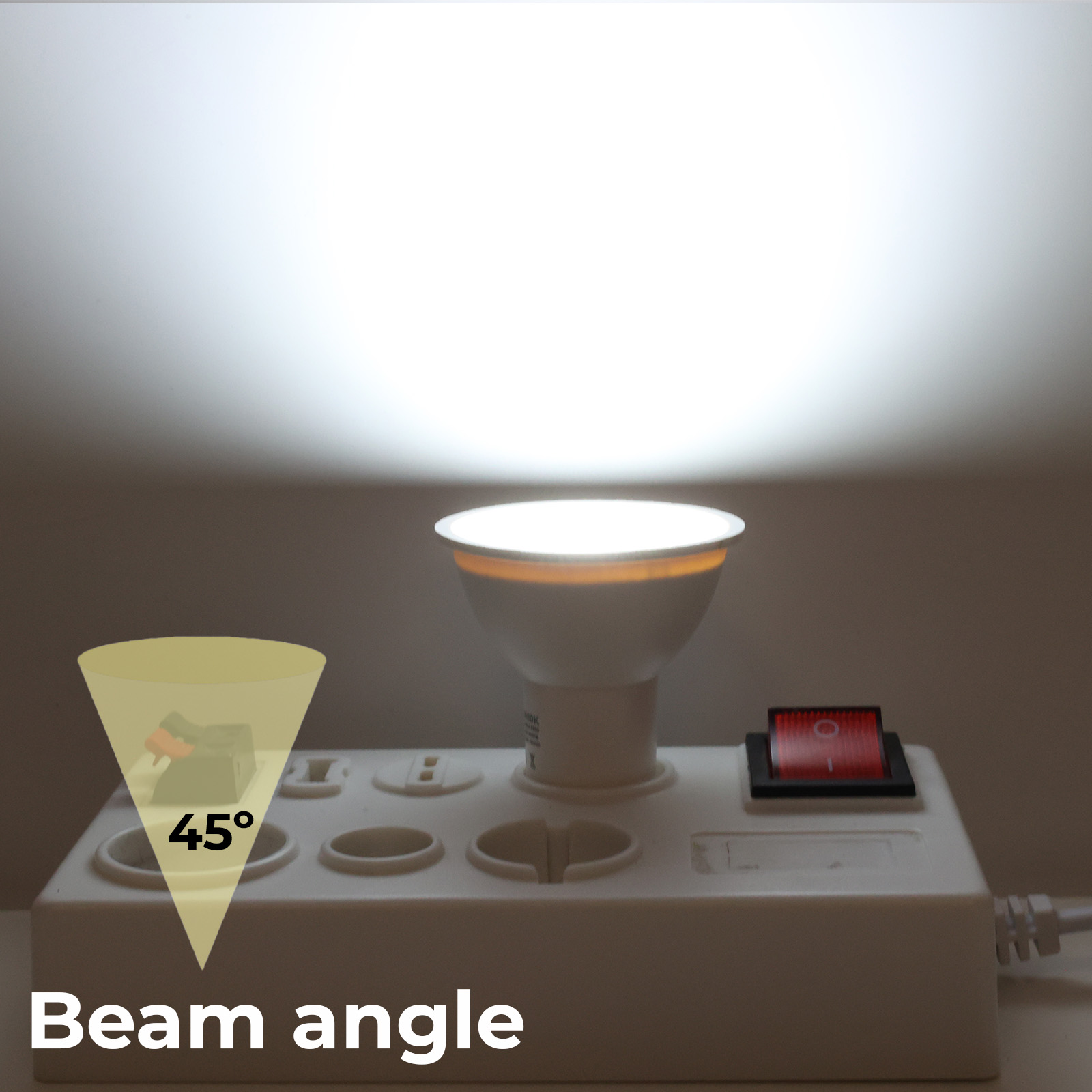 Un haz de luz muestra un ángulo de 45 grados. Una regleta con interruptor.