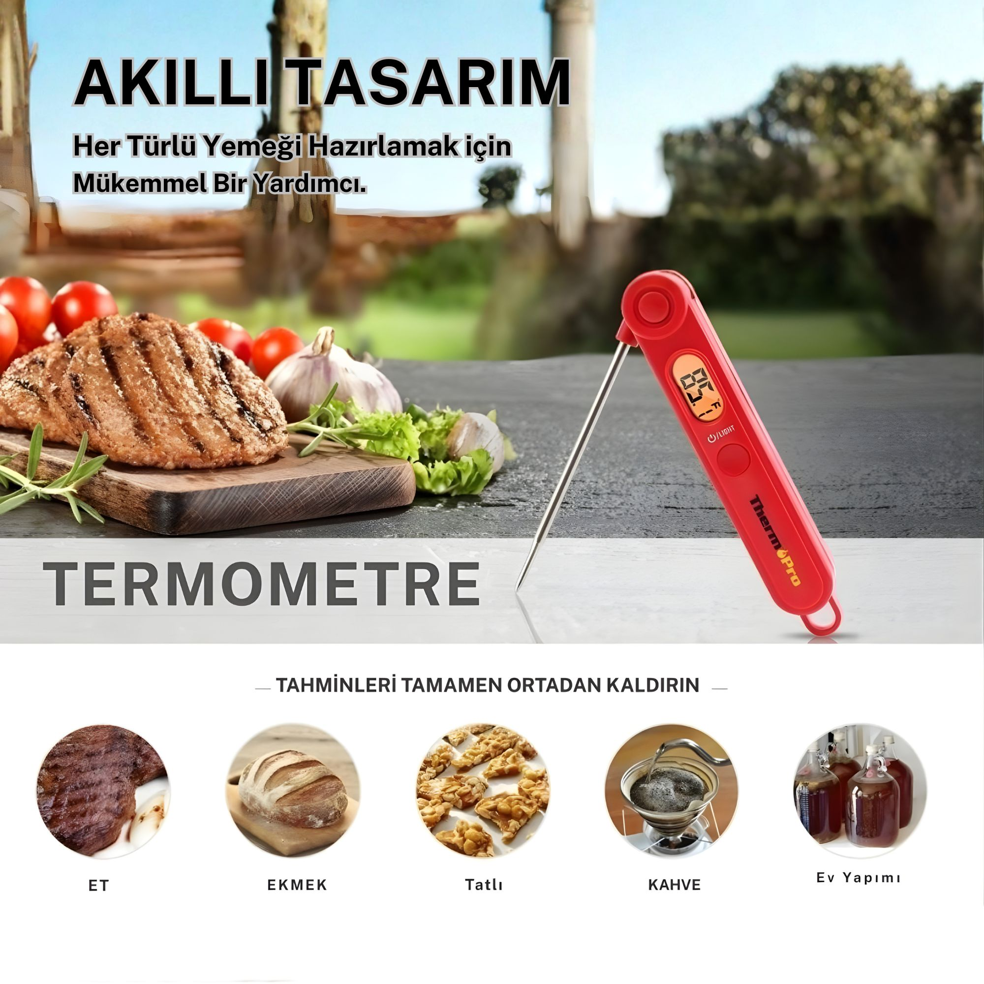Kırmızı bir termometre, domates ve sarımsakla birlikte tahtada et ölçüyor.