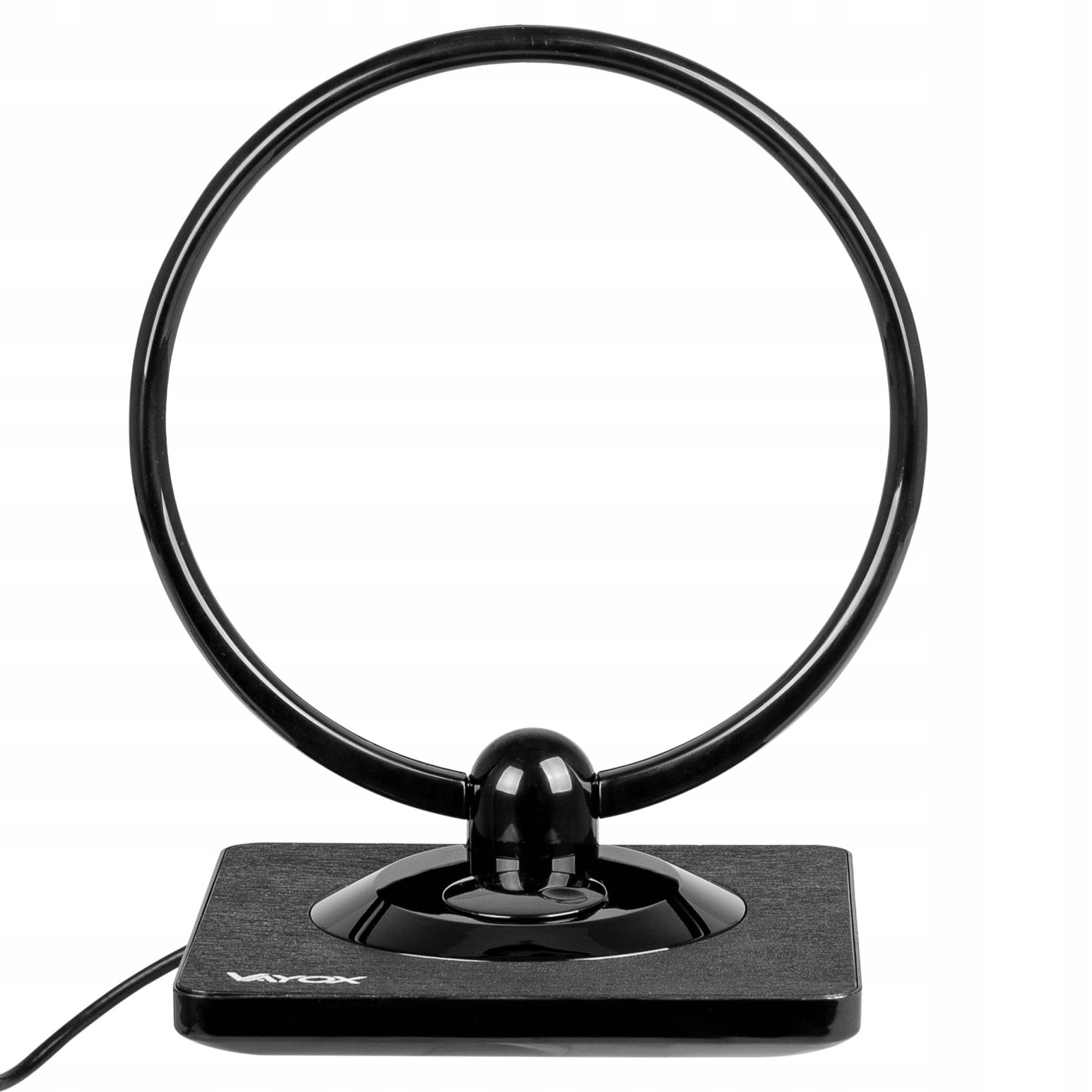 Czarna pętla anteny z podstawą i kablem na białym tle.