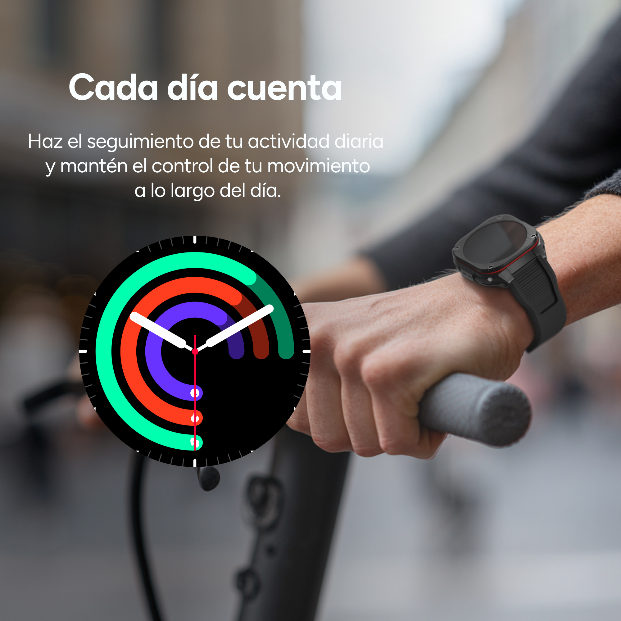 Una persona lleva un smartwatch mostrando un gráfico de actividad.