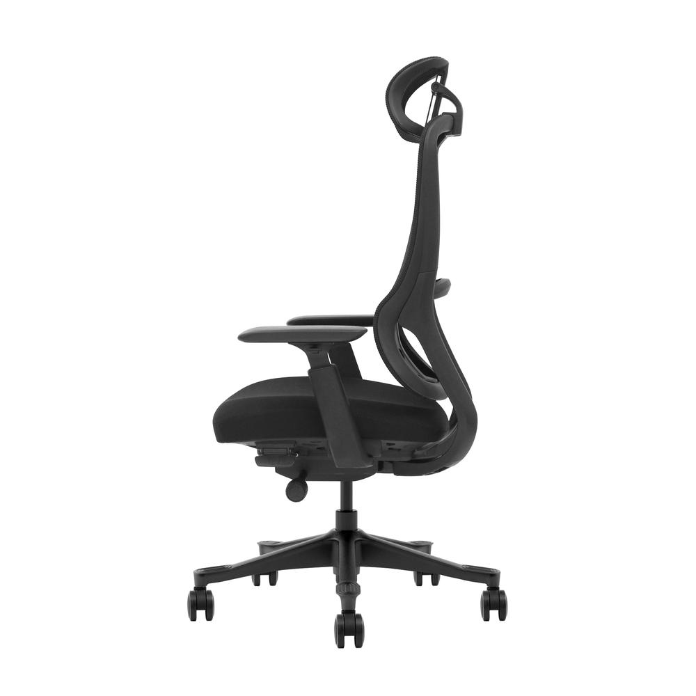 Silla de oficina ergonómica negra con respaldo de malla y reposacabezas.