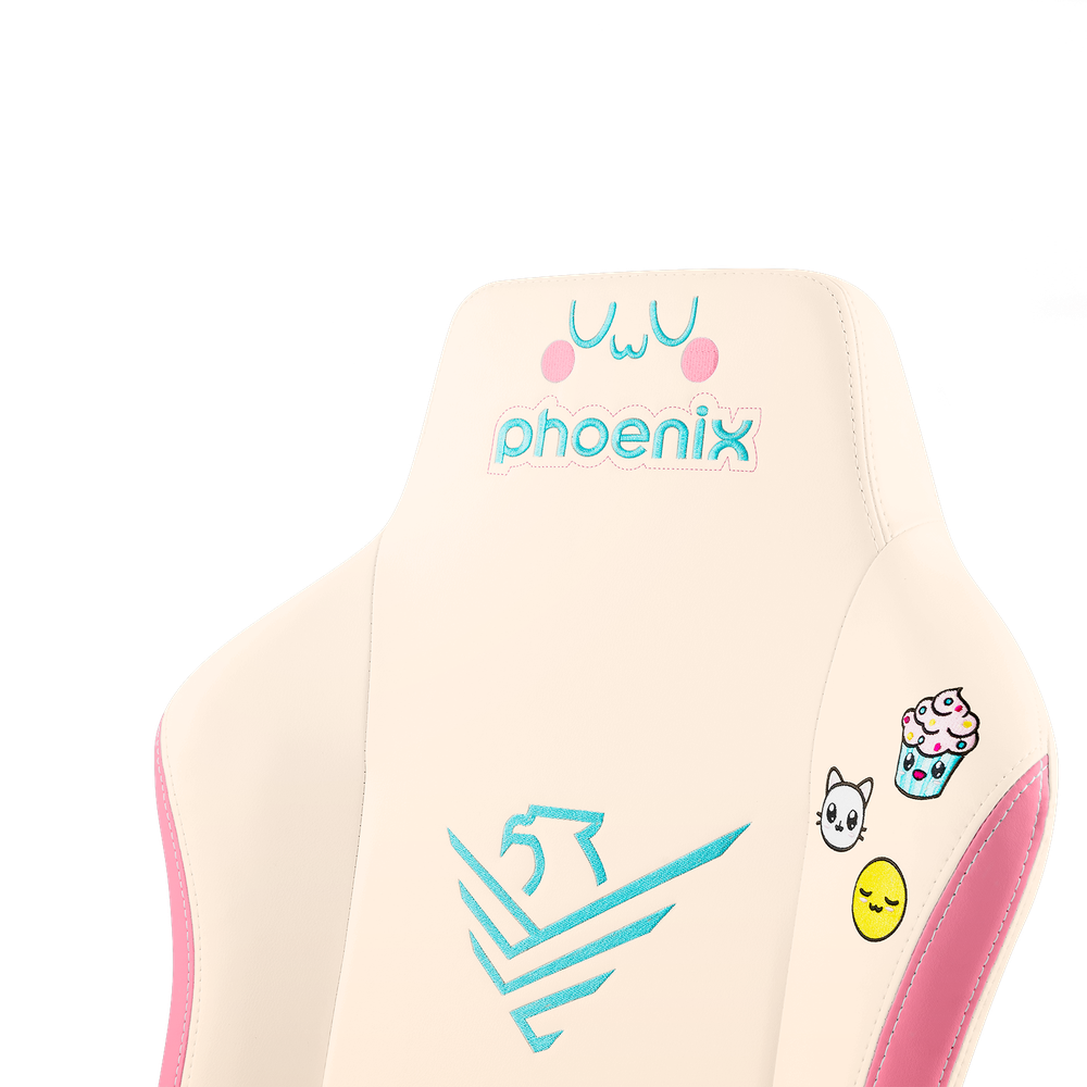 Silla color crema con texto "uwu phoenix", logo de fénix y pegatinas lindas.