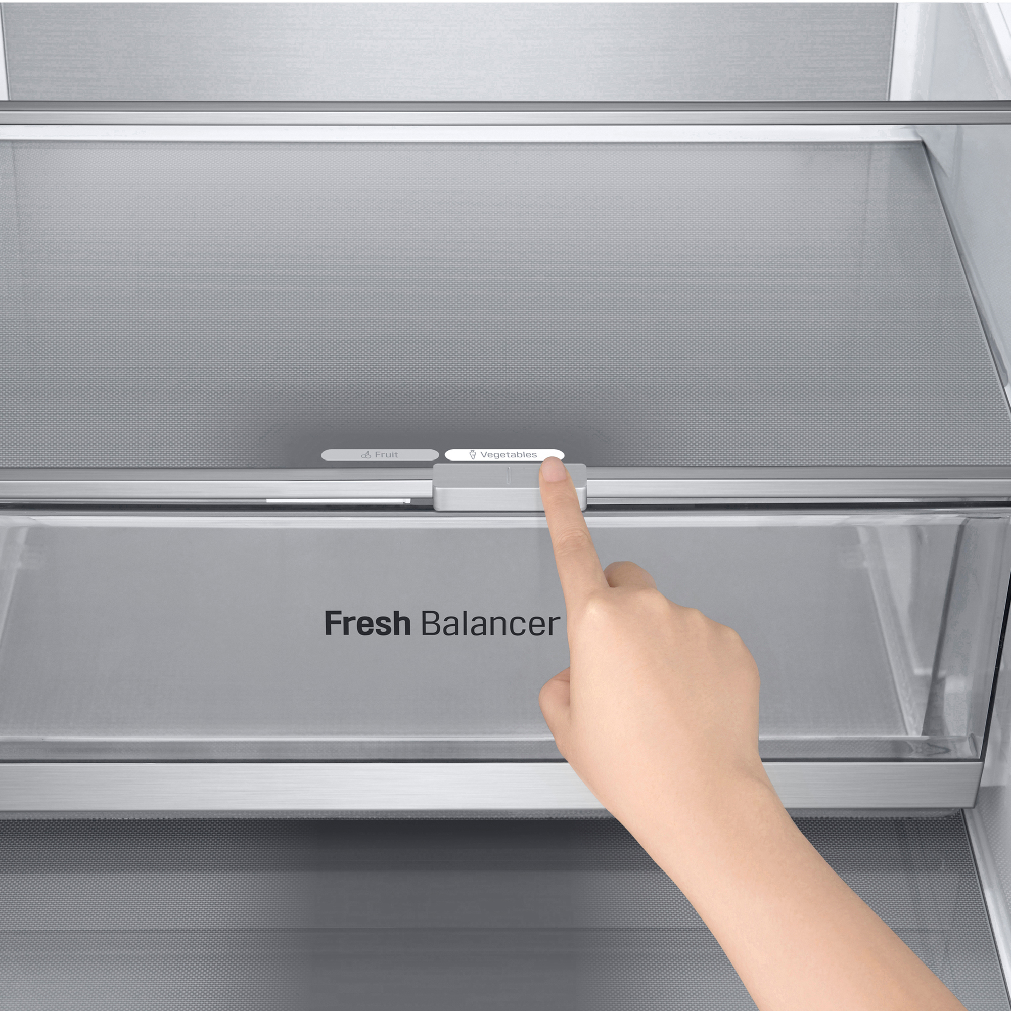 Eine Hand schiebt einen Regler auf einer Schublade mit der Aufschrift "Fresh Balancer".