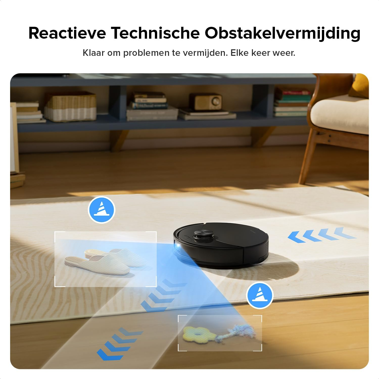 Un robot aspirateur détecte des chaussons et un jouet au sol.