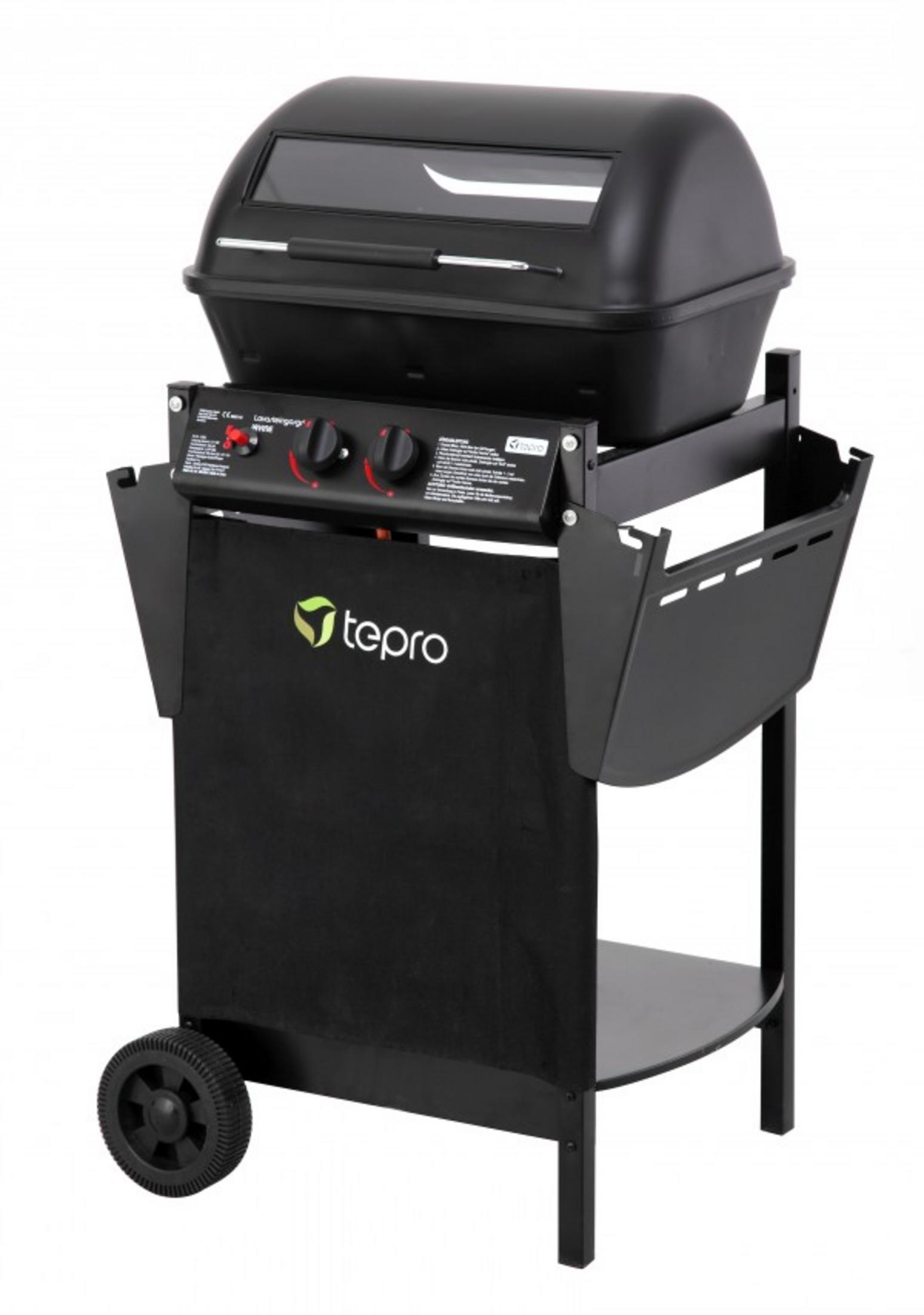 Ein schwarzer Gasgrill mit Tepro-Logo und zwei Rädern.