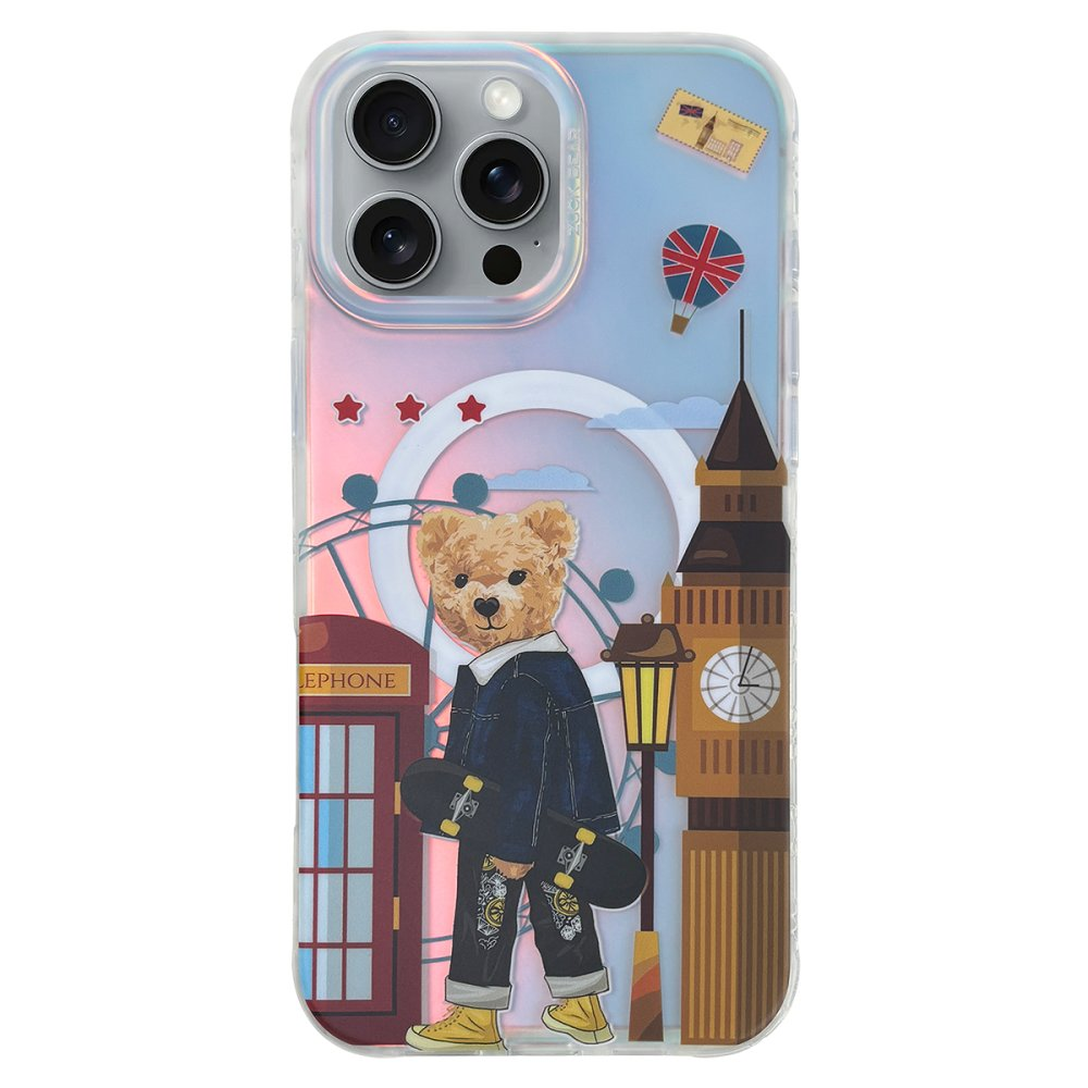 Kaykaylı ayıcık, Big Ben ve kırmızı telefon kulübesinin önünde duruyor.