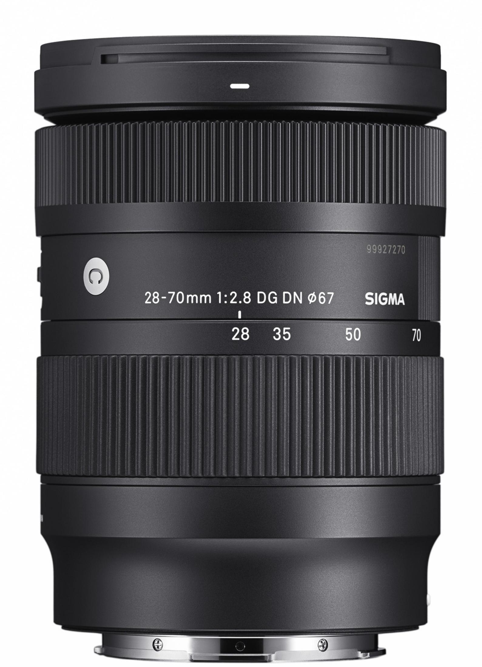 Un obiettivo Sigma 28-70mm 1:2.8 DG DN nero con ghiera di zoom.