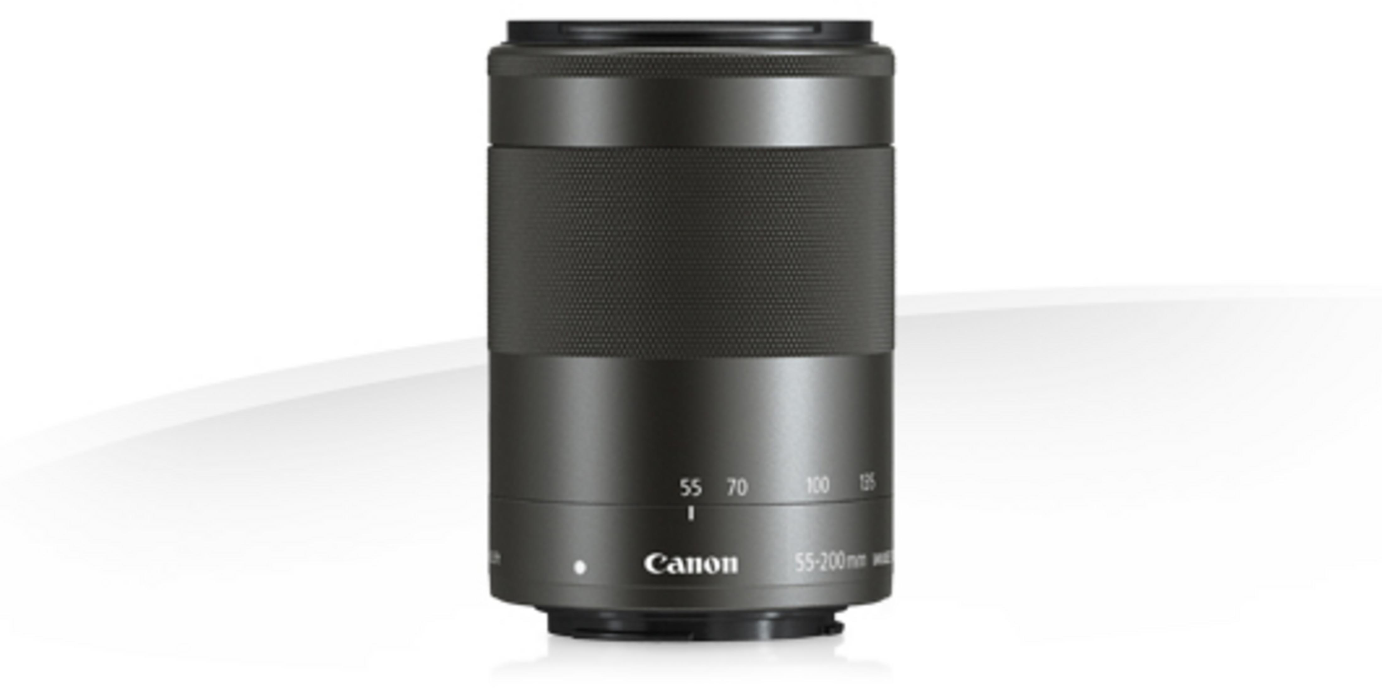 Eine schwarze Canon Kameraobjektiv mit Zoom-Markierungen und dem Canon-Logo.