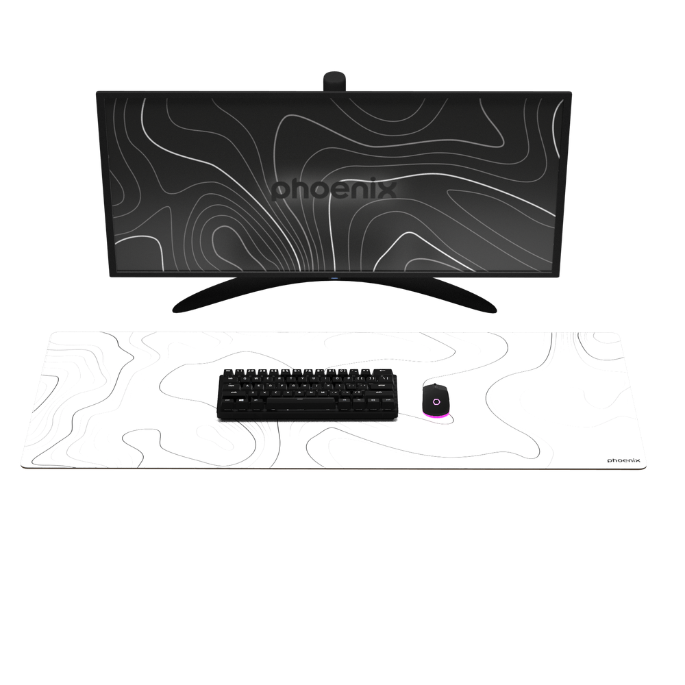 Un teclado y ratón negros sobre una alfombrilla blanca con líneas de contorno. Un monitor muestra un patrón similar.