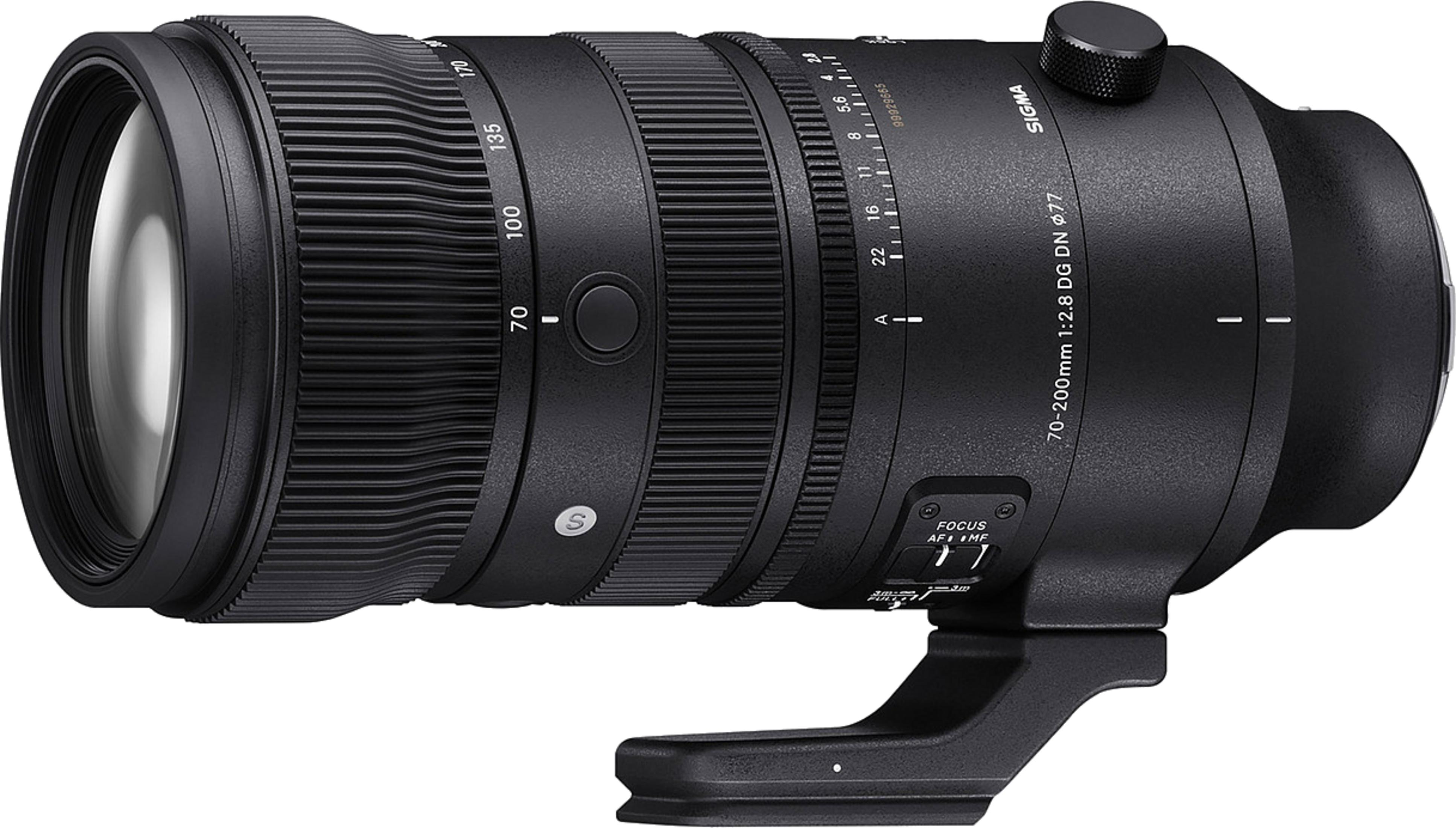 Lente Sigma 70-200mm 1:2.8 DG DN negra con anillo de enfoque y marcas de zoom.