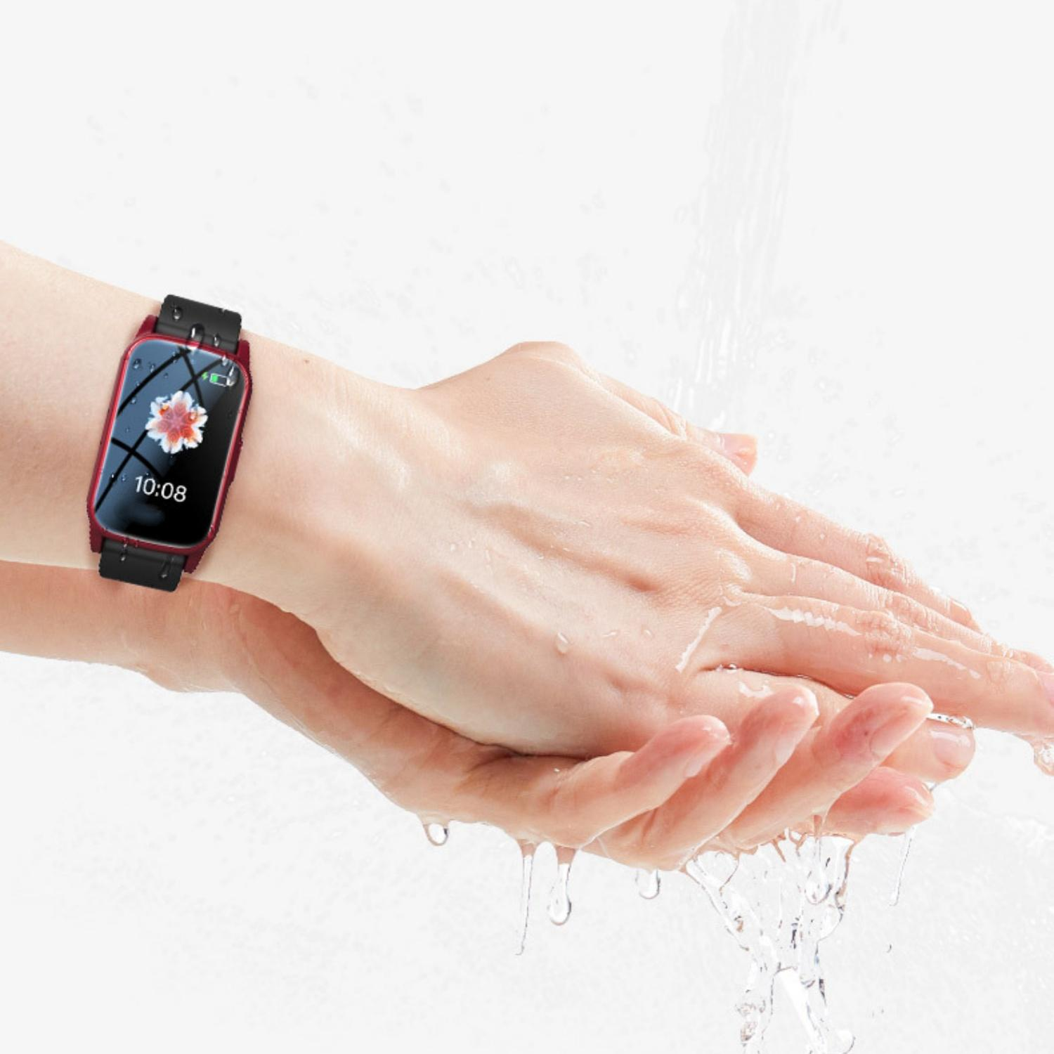 Eine Person wäscht ihre Hände unter fließendem Wasser. Eine Smartwatch am Handgelenk.